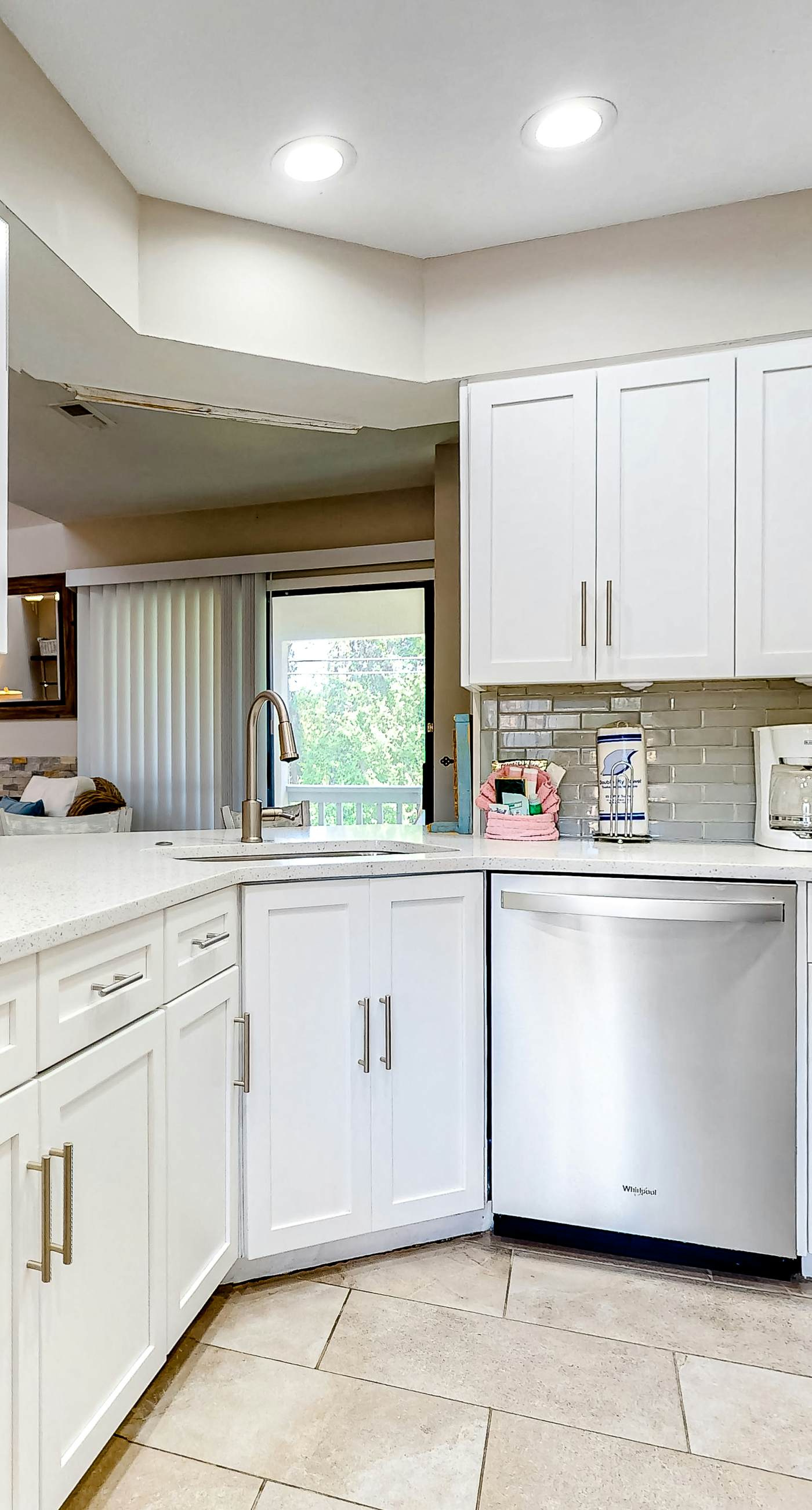 Bright Resort Condo with Pools Hot Tub and Gym