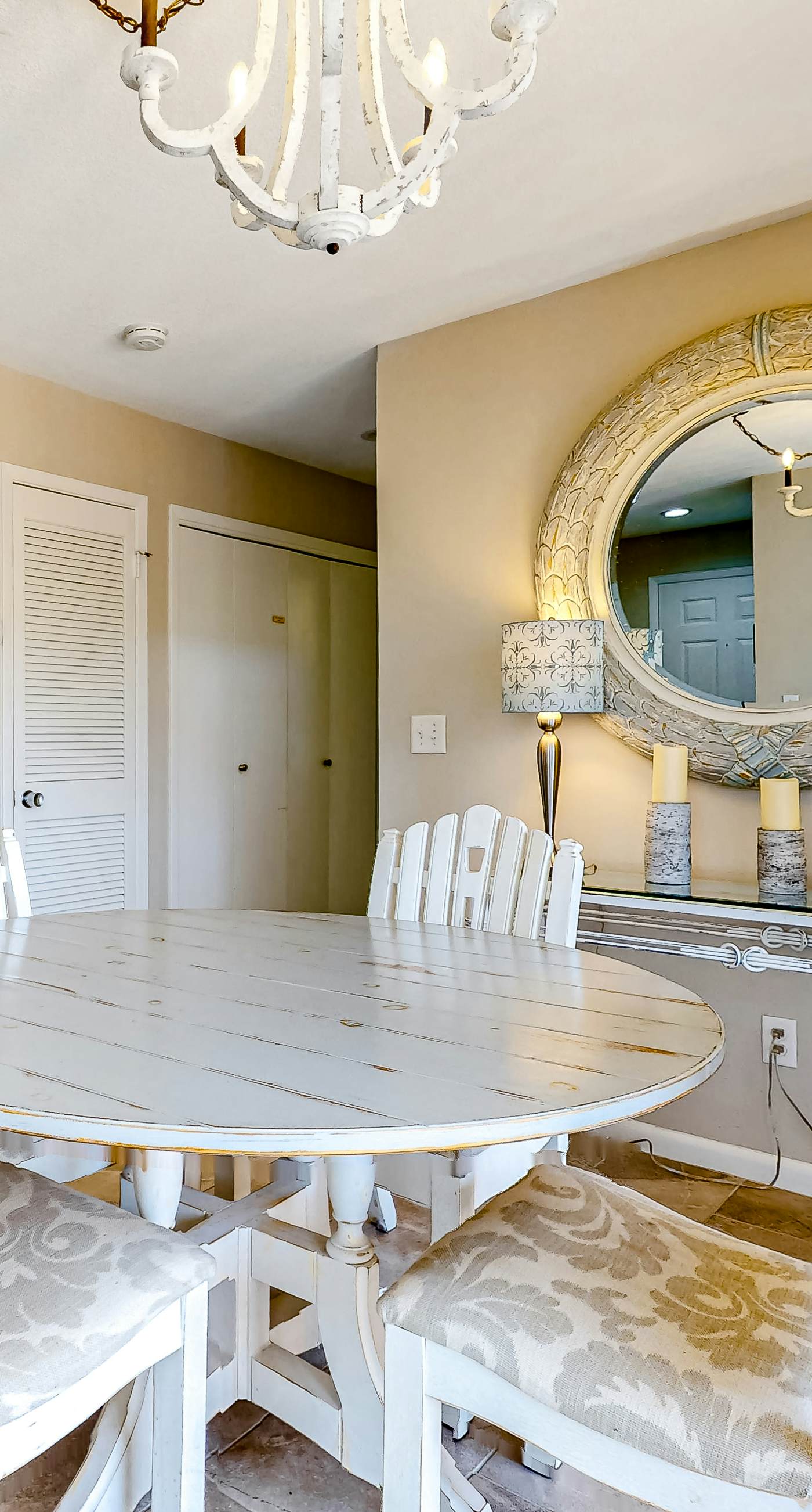 Bright Resort Condo with Pools Hot Tub and Gym