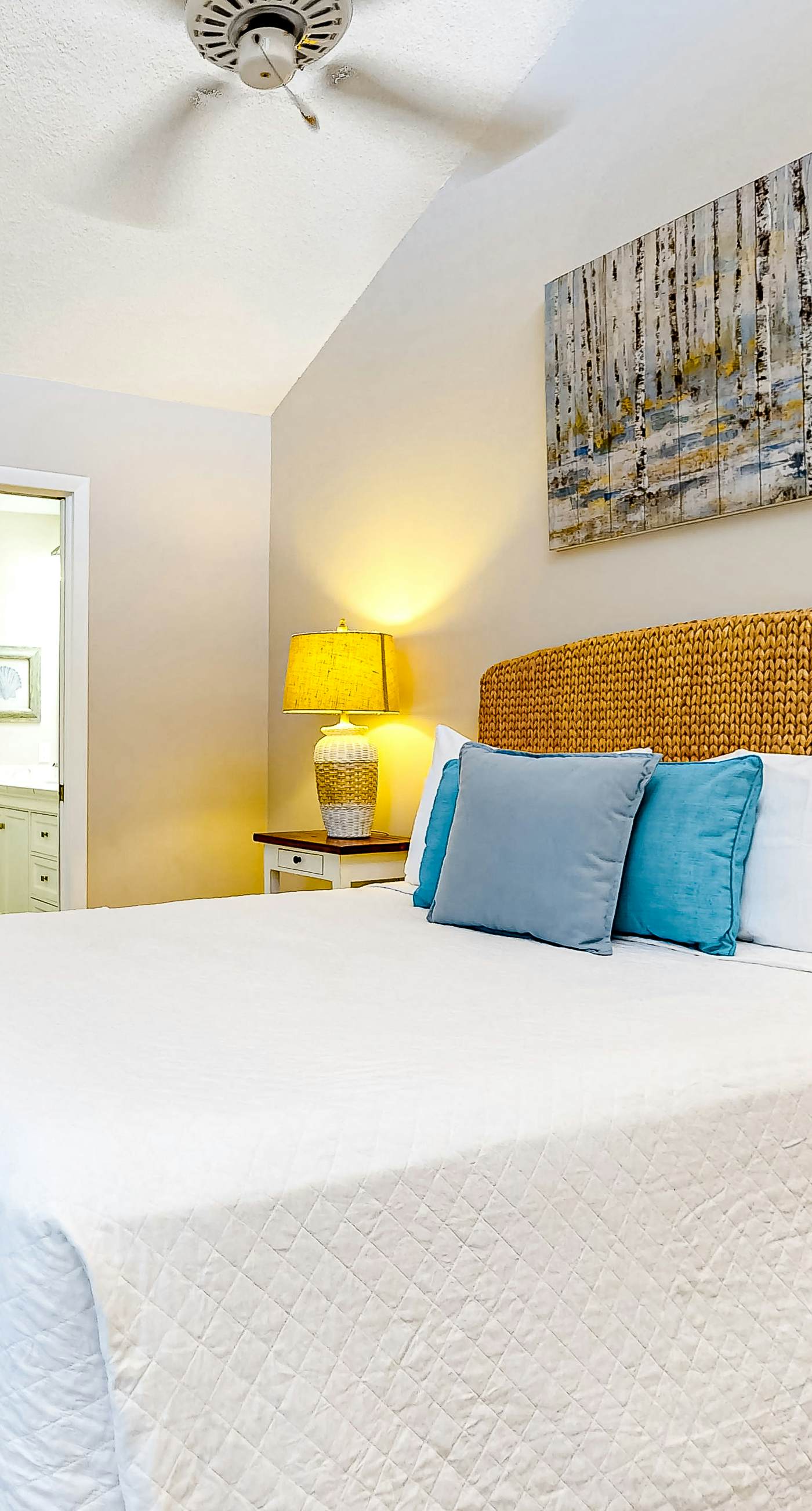 Bright Resort Condo with Pools Hot Tub and Gym