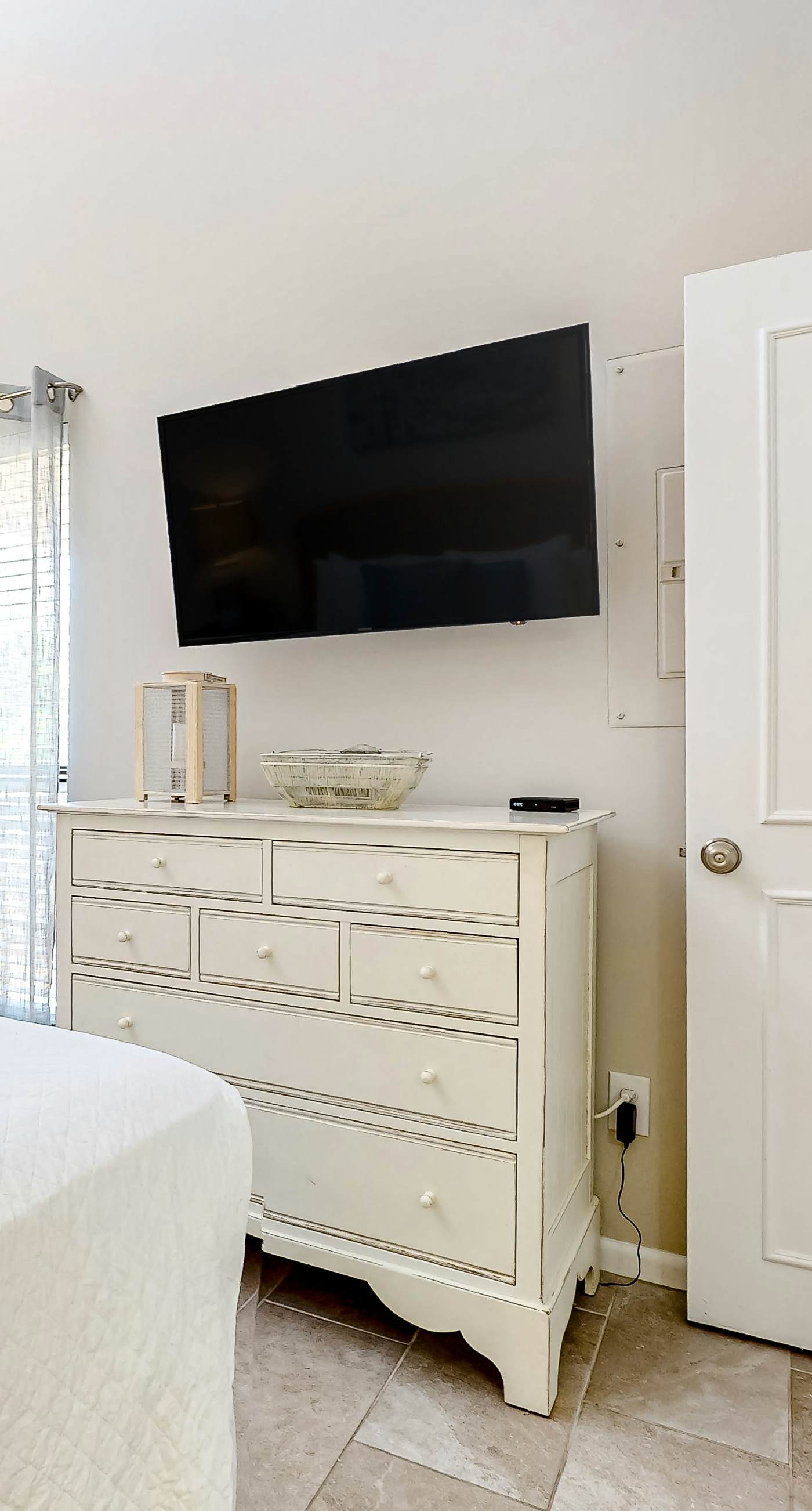 Bright Resort Condo with Pools Hot Tub and Gym