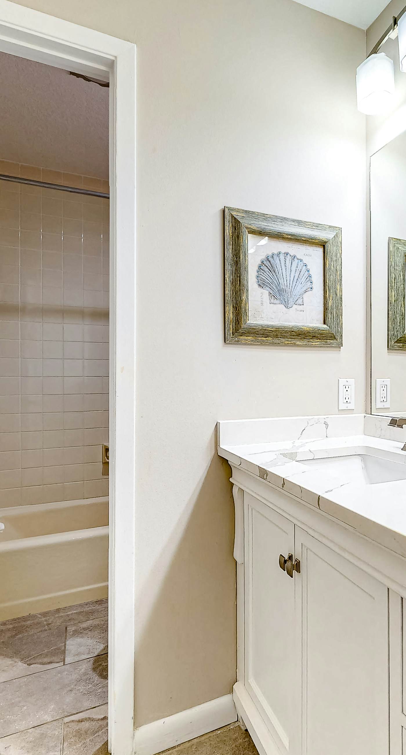 Bright Resort Condo with Pools Hot Tub and Gym