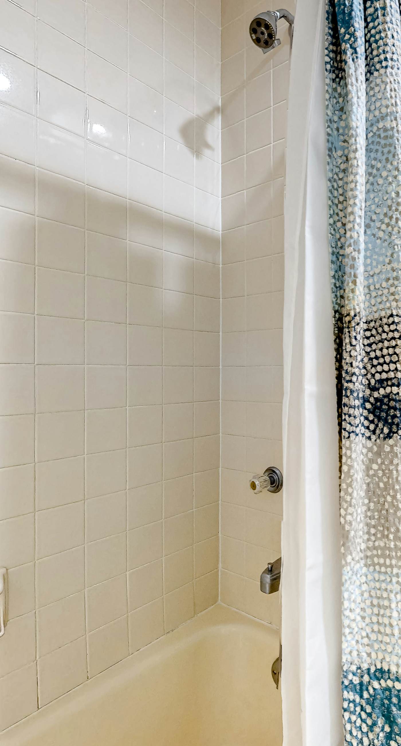 Bright Resort Condo with Pools Hot Tub and Gym