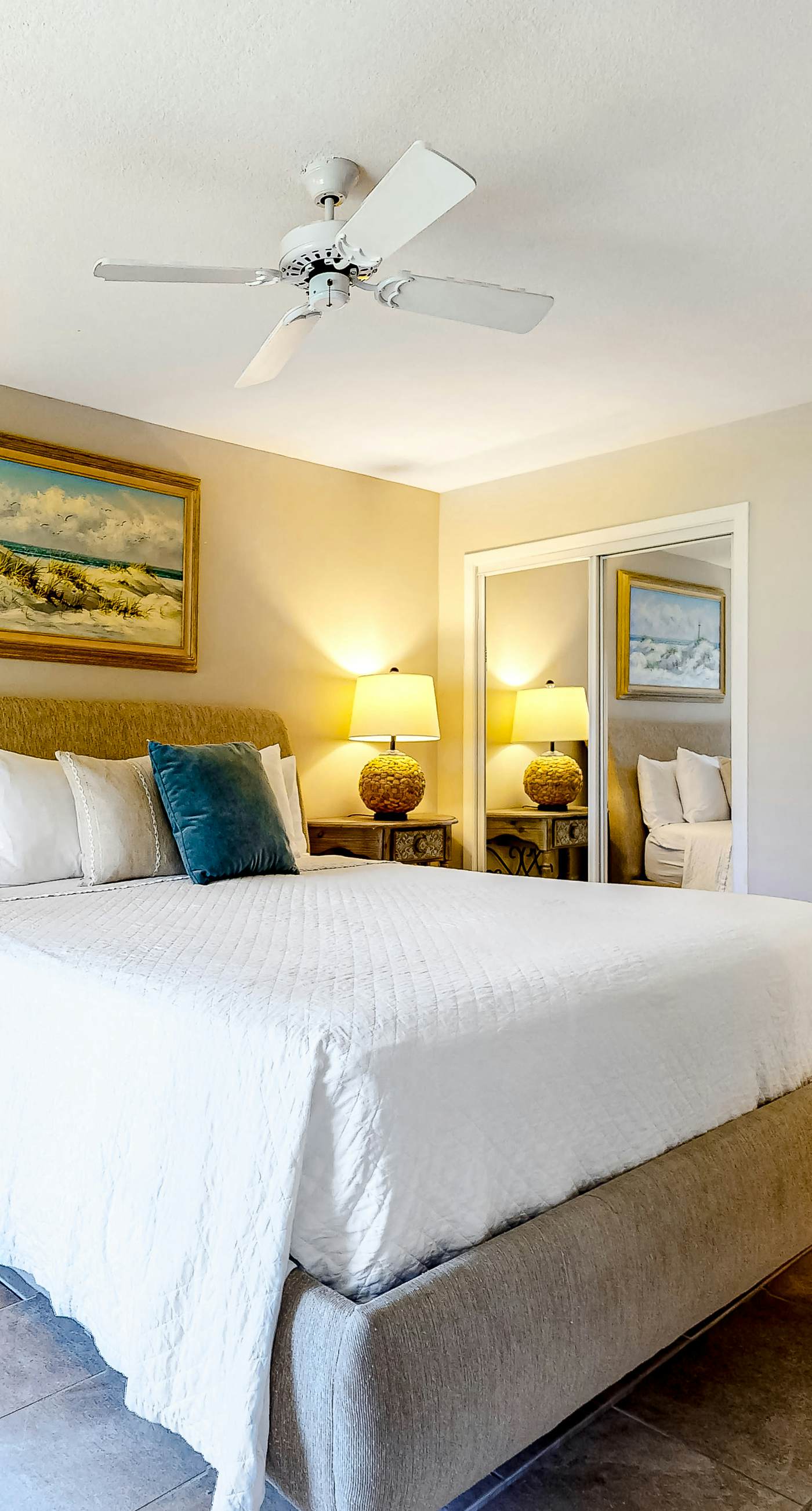 Bright Resort Condo with Pools Hot Tub and Gym