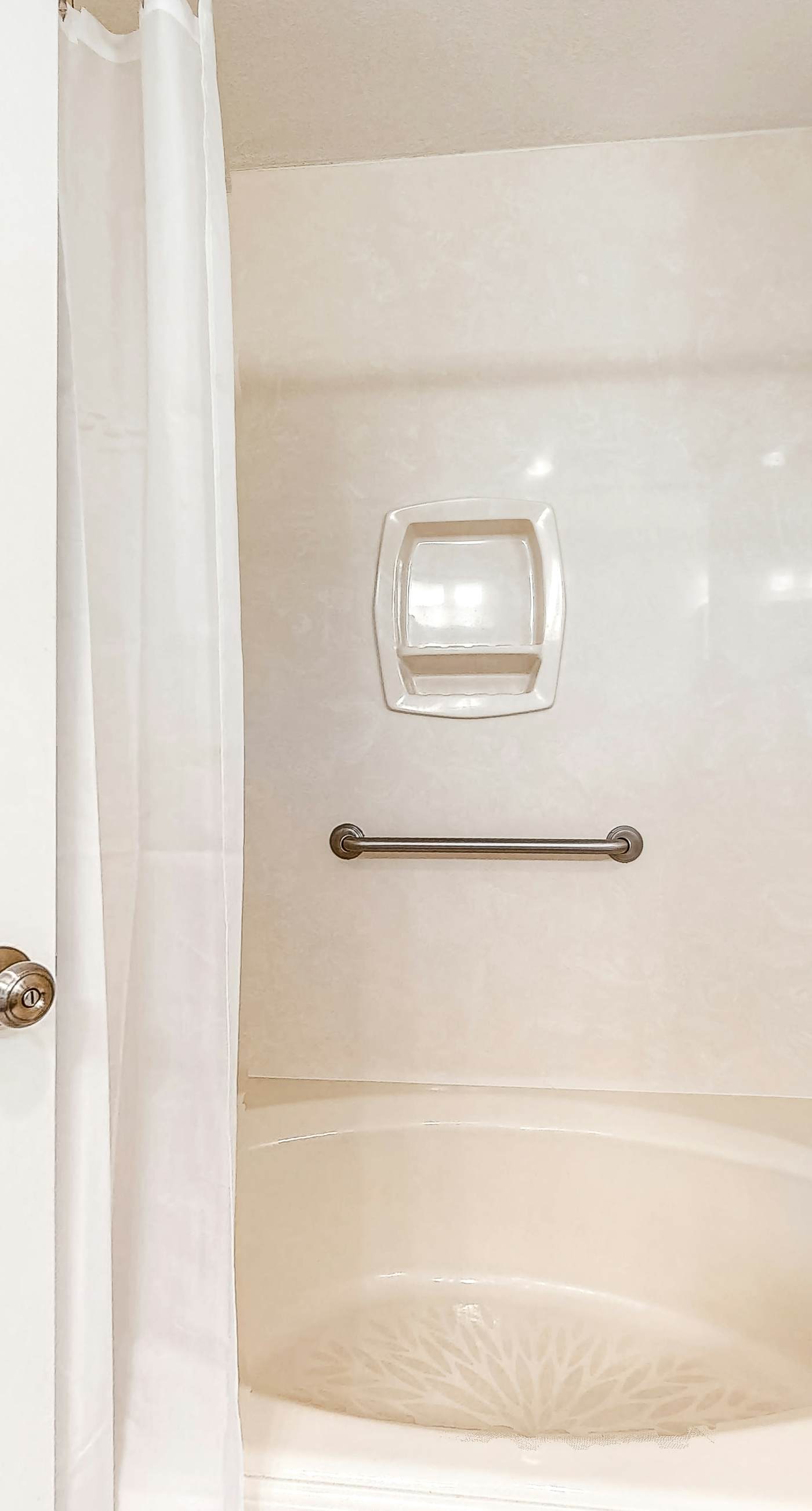 Bright Resort Condo with Pools Hot Tub and Gym