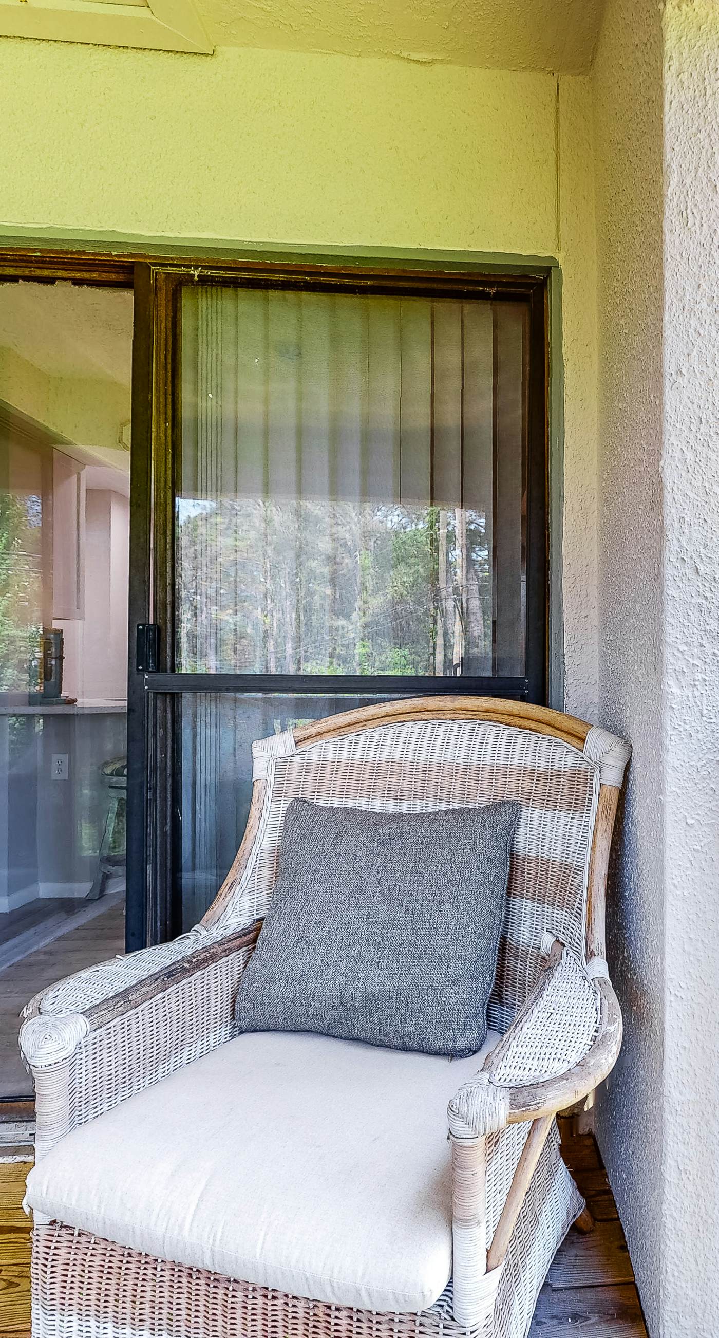 Bright Resort Condo with Pools Hot Tub and Gym