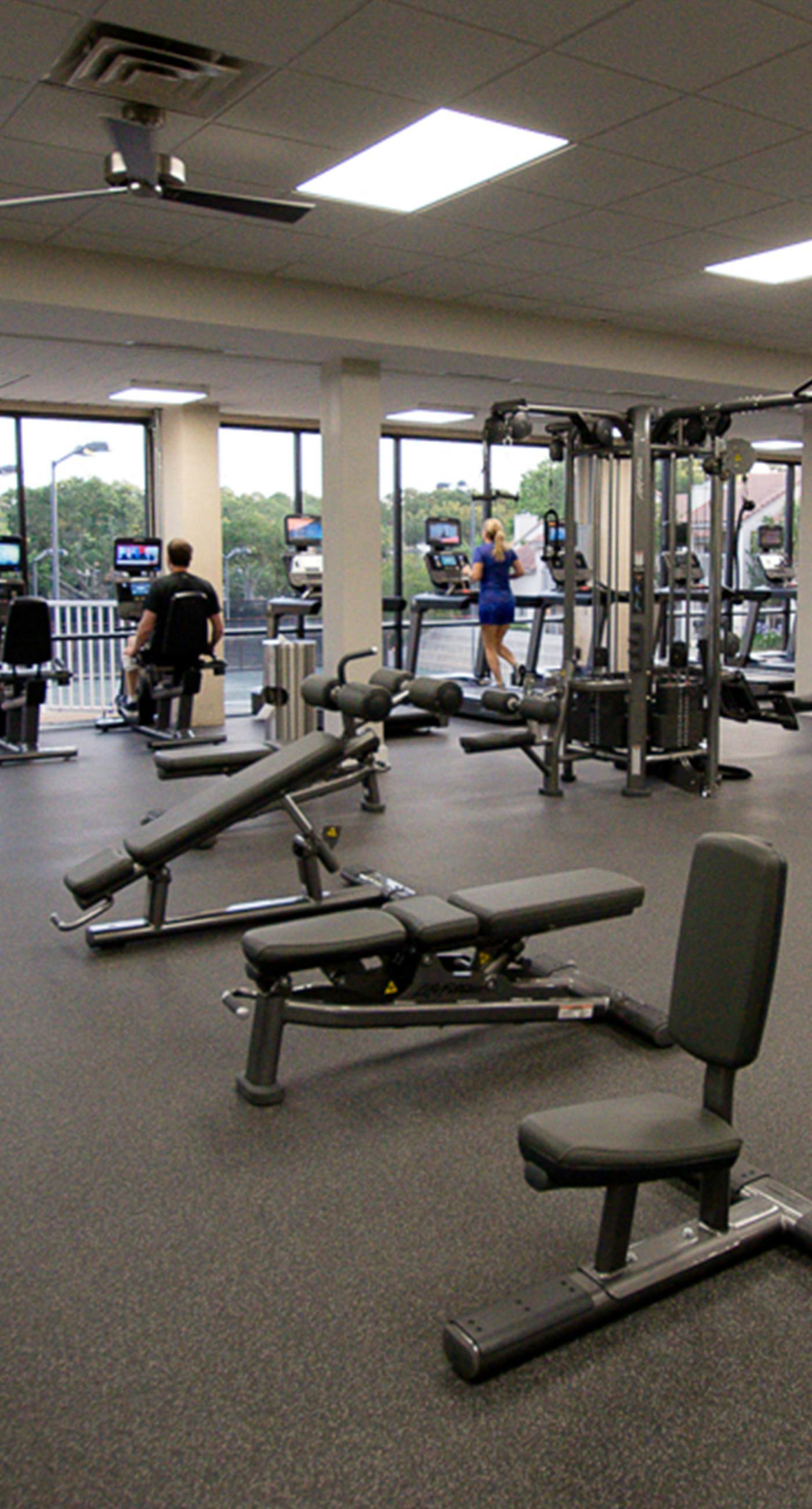 Bright Resort Condo with Pools Hot Tub and Gym