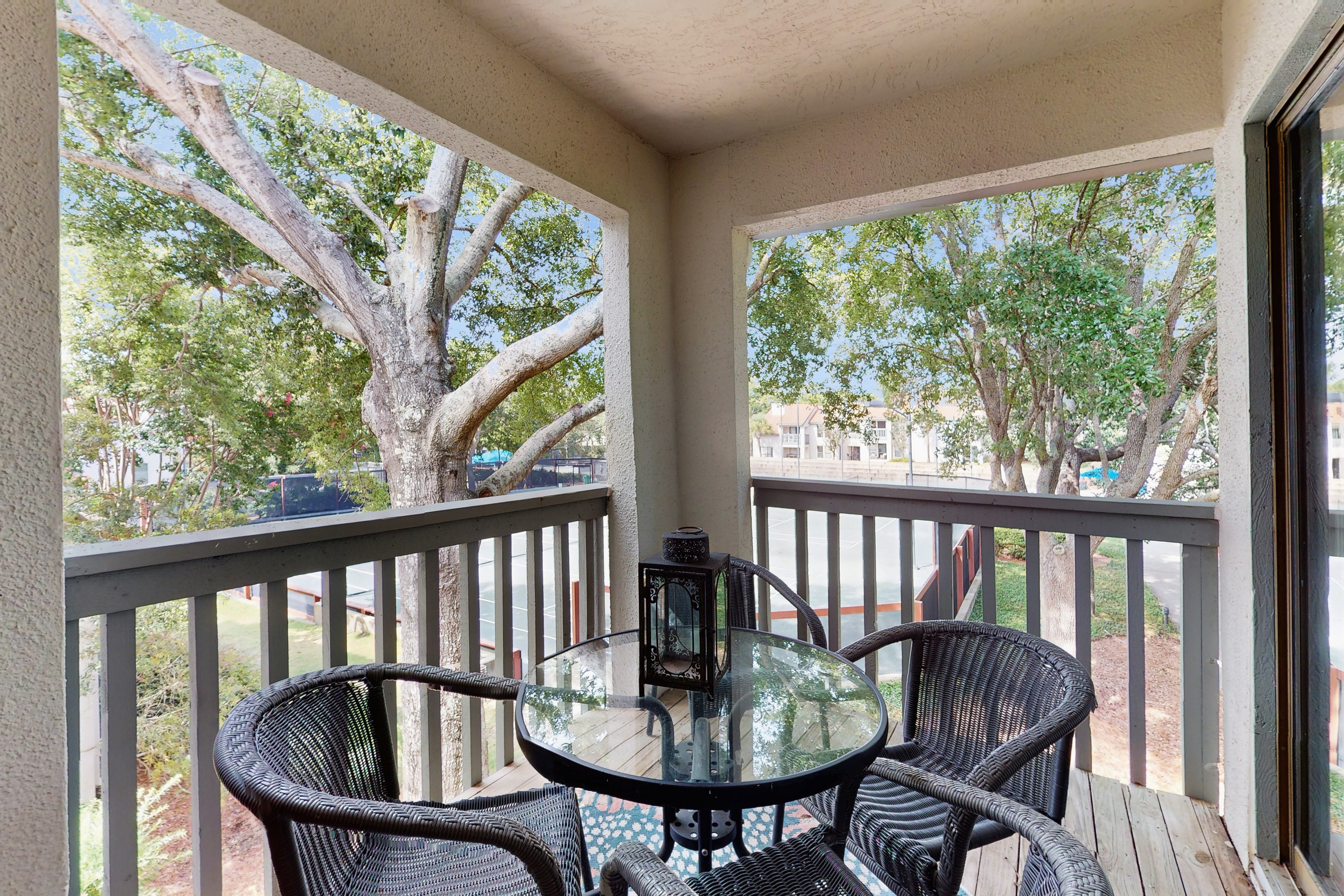 Cozy Tennis Village Condo Near Beach