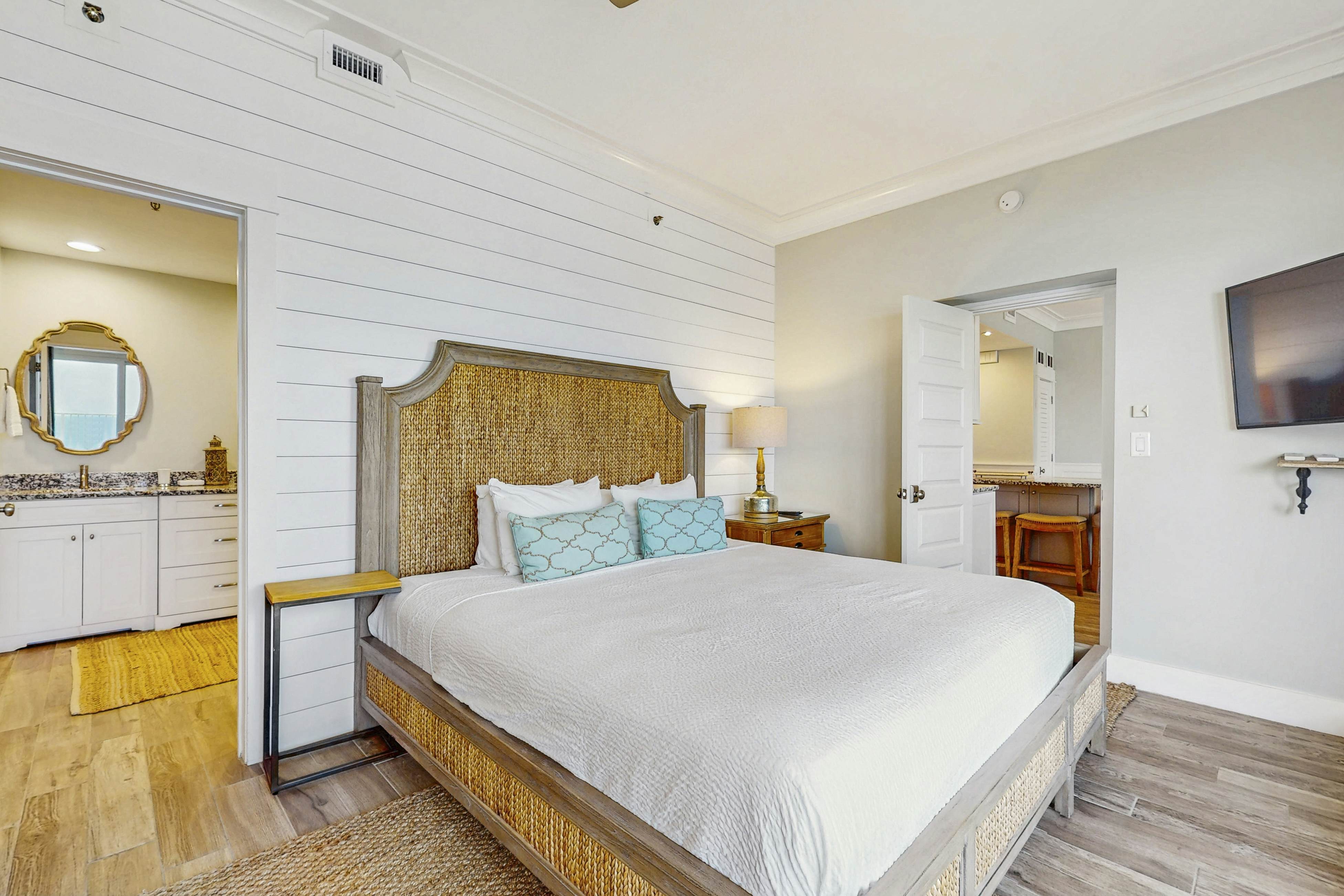 Large Beachfront Villa with Balconies and Pool