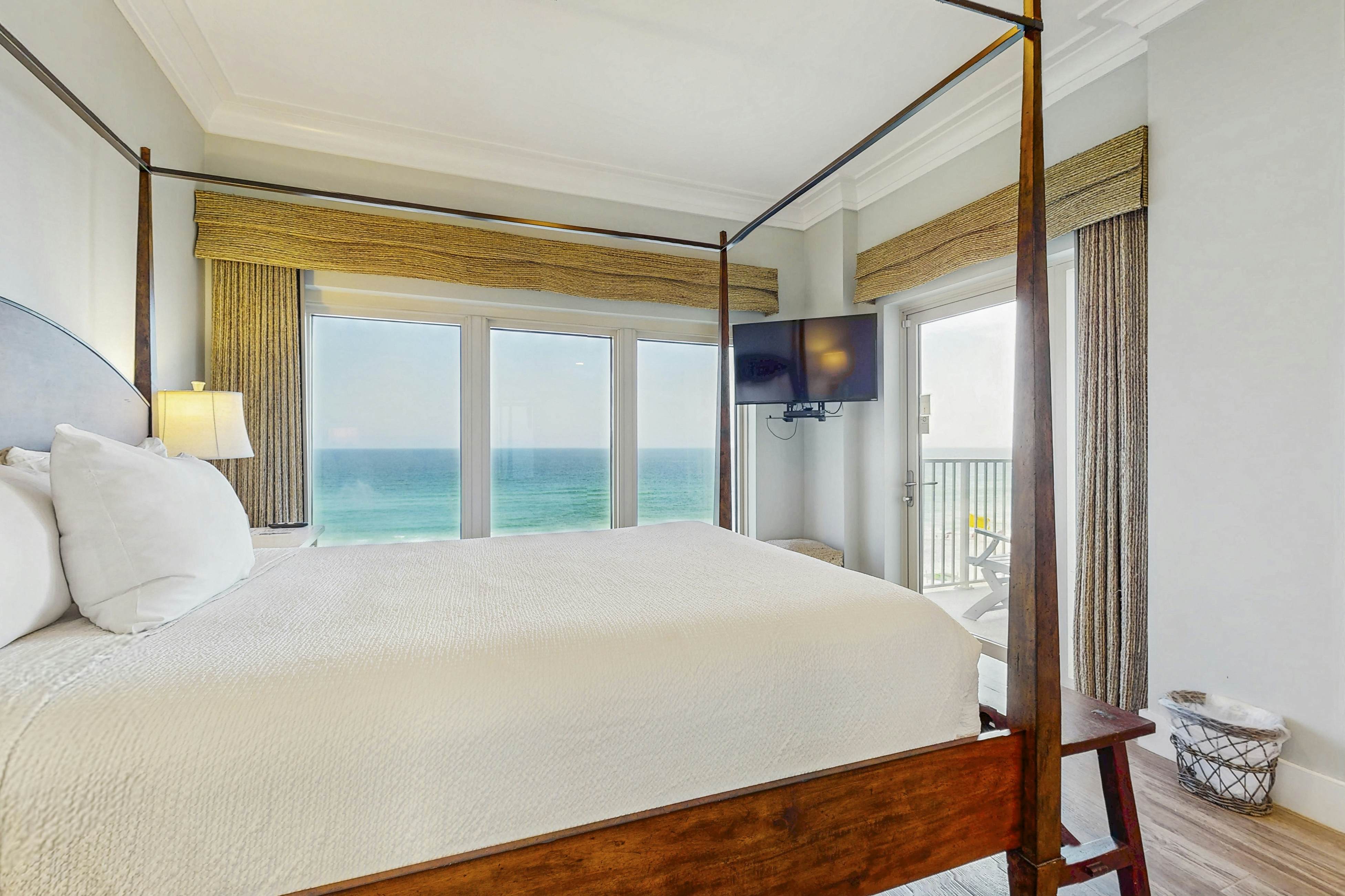 Large Beachfront Villa with Balconies and Pool