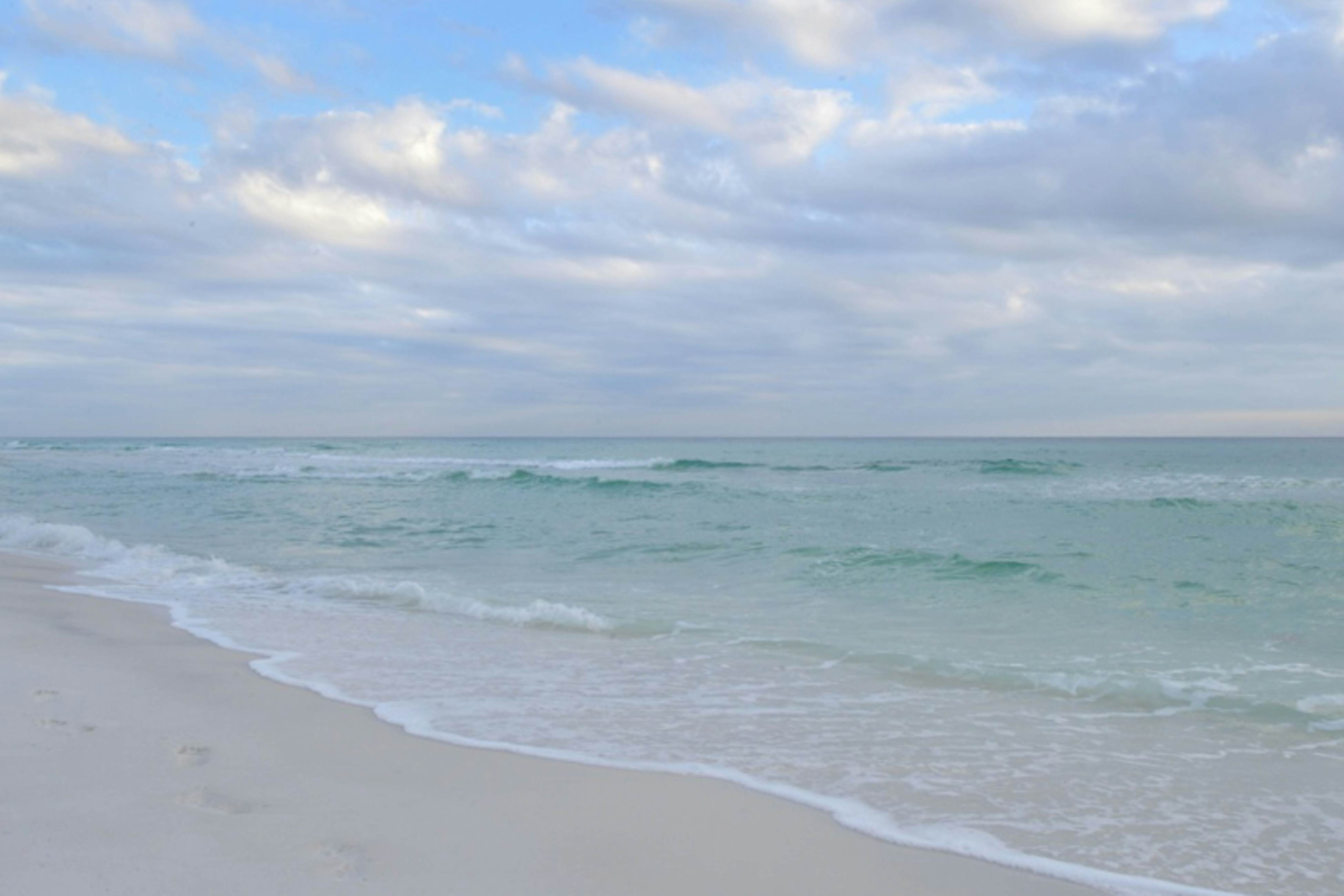 Bright Waterfront Condo with Pool and Hot Tub