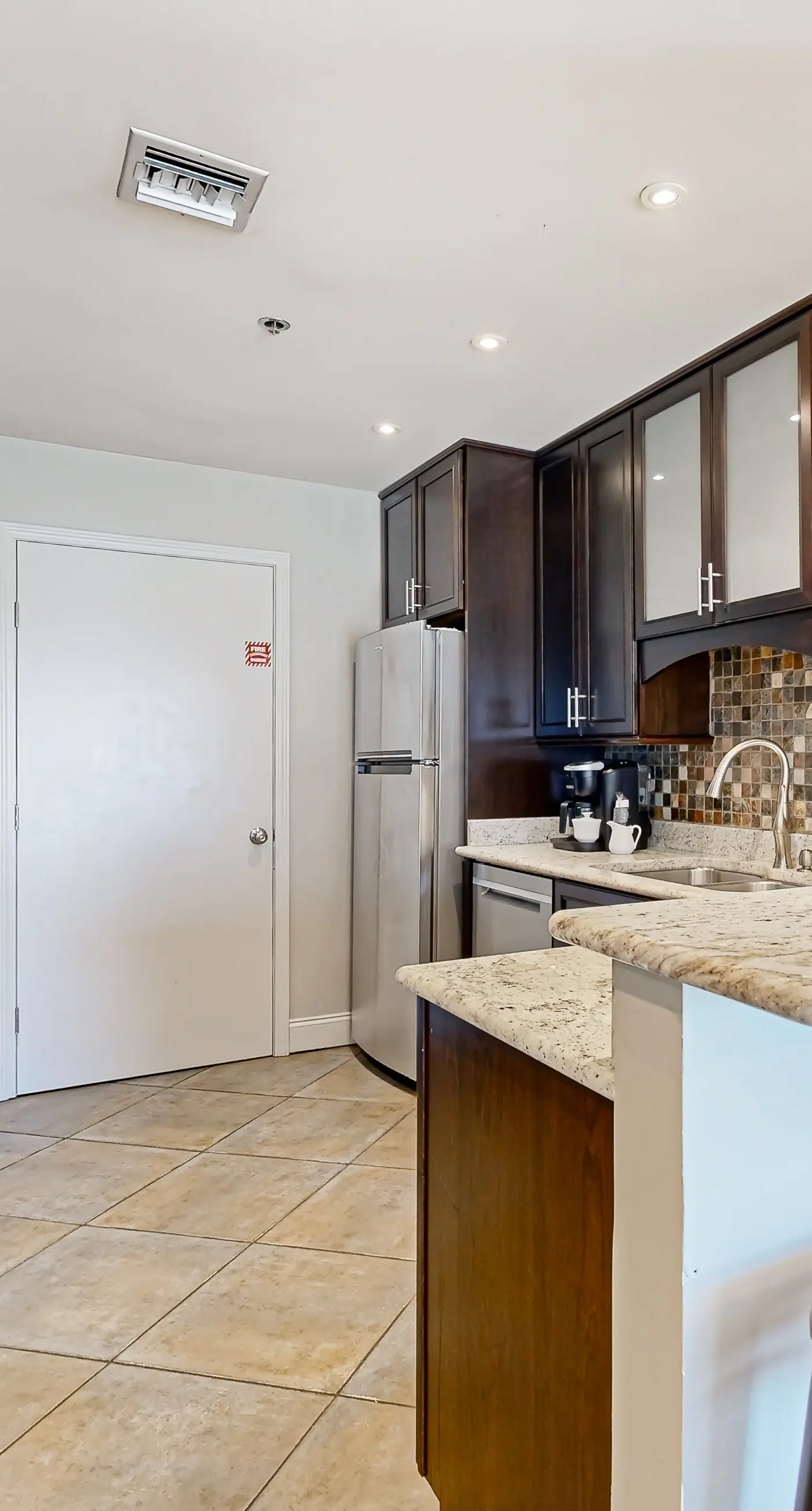 Oceanview Condo with Pool Hot Tub and Gym