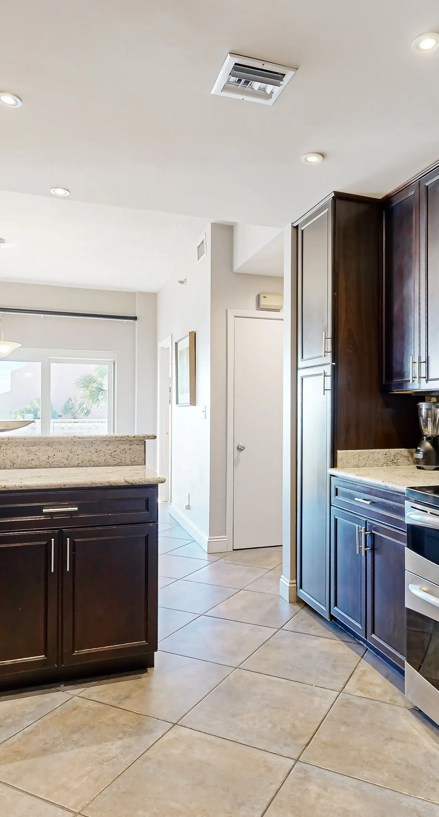 Oceanview Condo with Pool Hot Tub and Gym