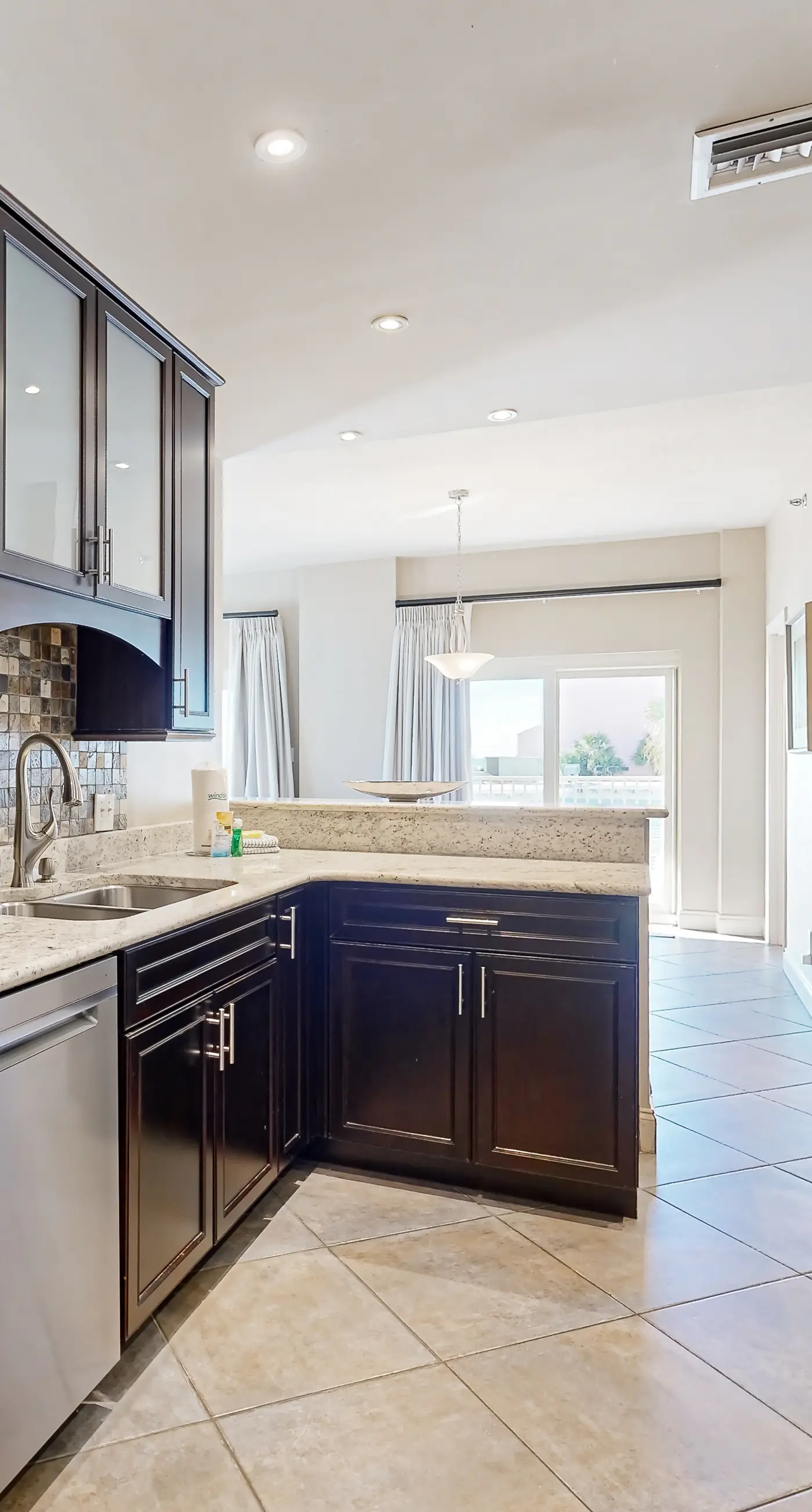 Oceanview Condo with Pool Hot Tub and Gym