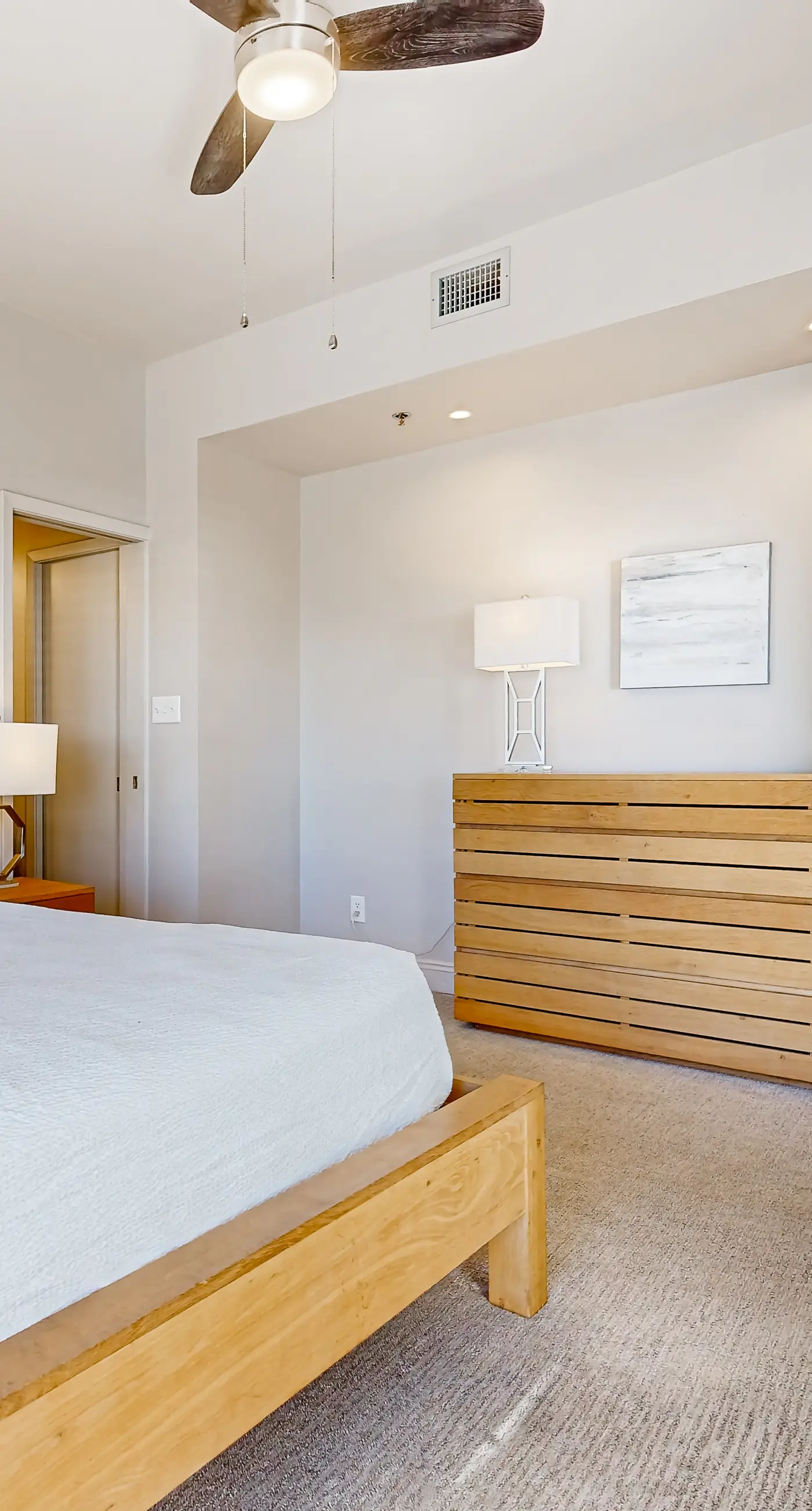 Oceanview Condo with Pool Hot Tub and Gym