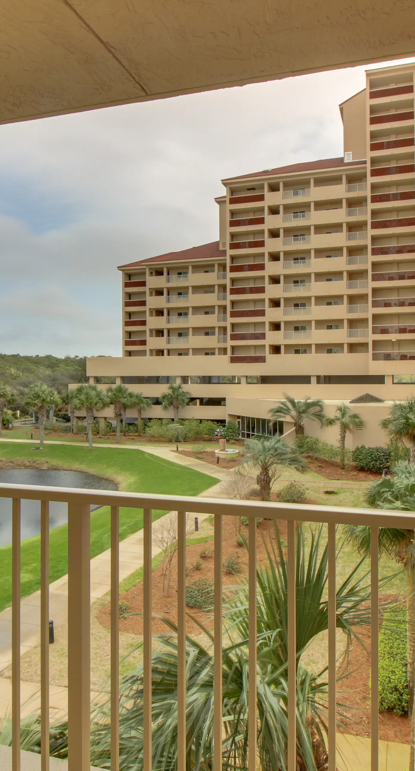 Oceanview Condo with Pool Hot Tub and Gym