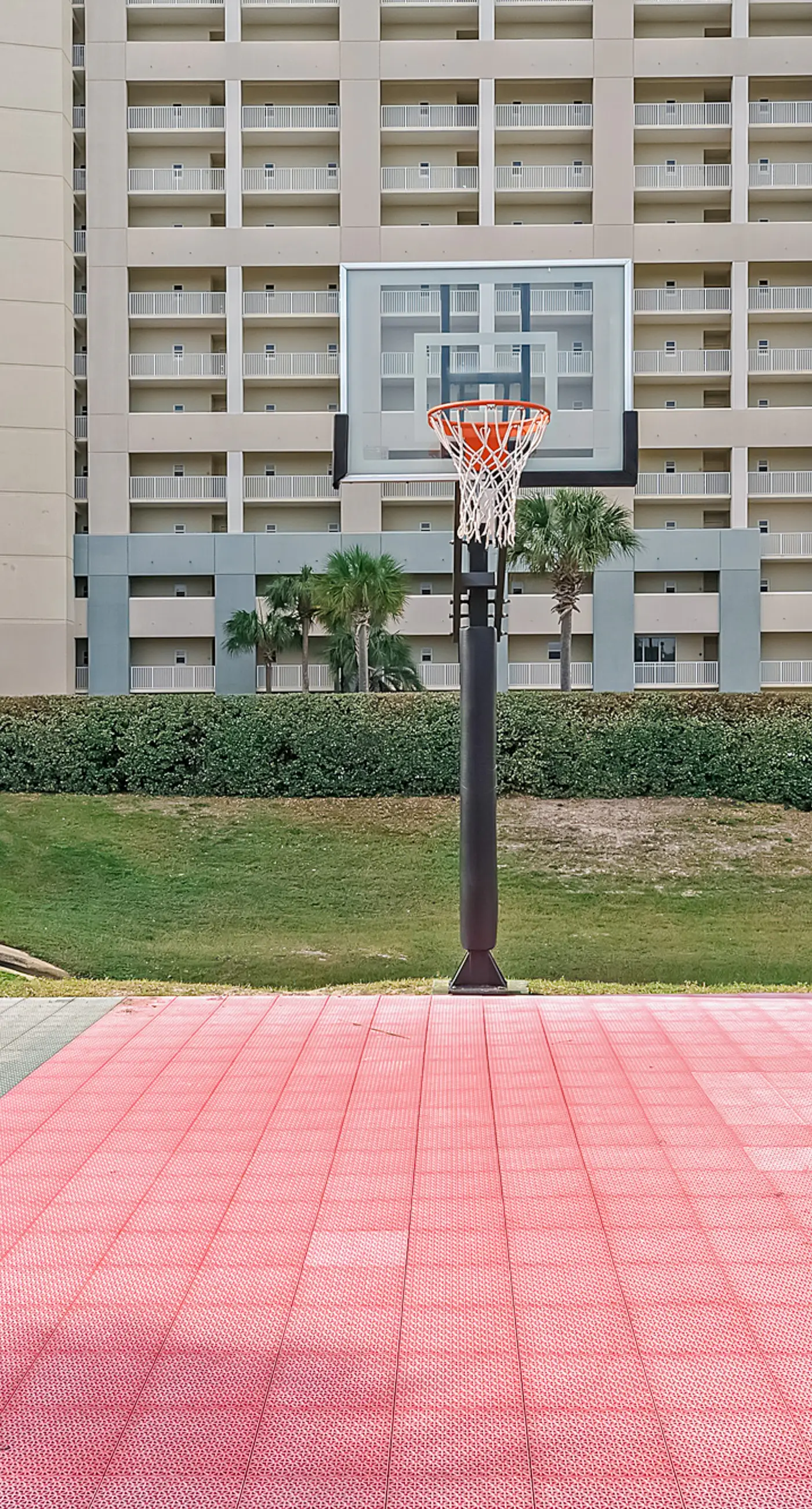 Oceanview Condo with Pool Hot Tub and Gym