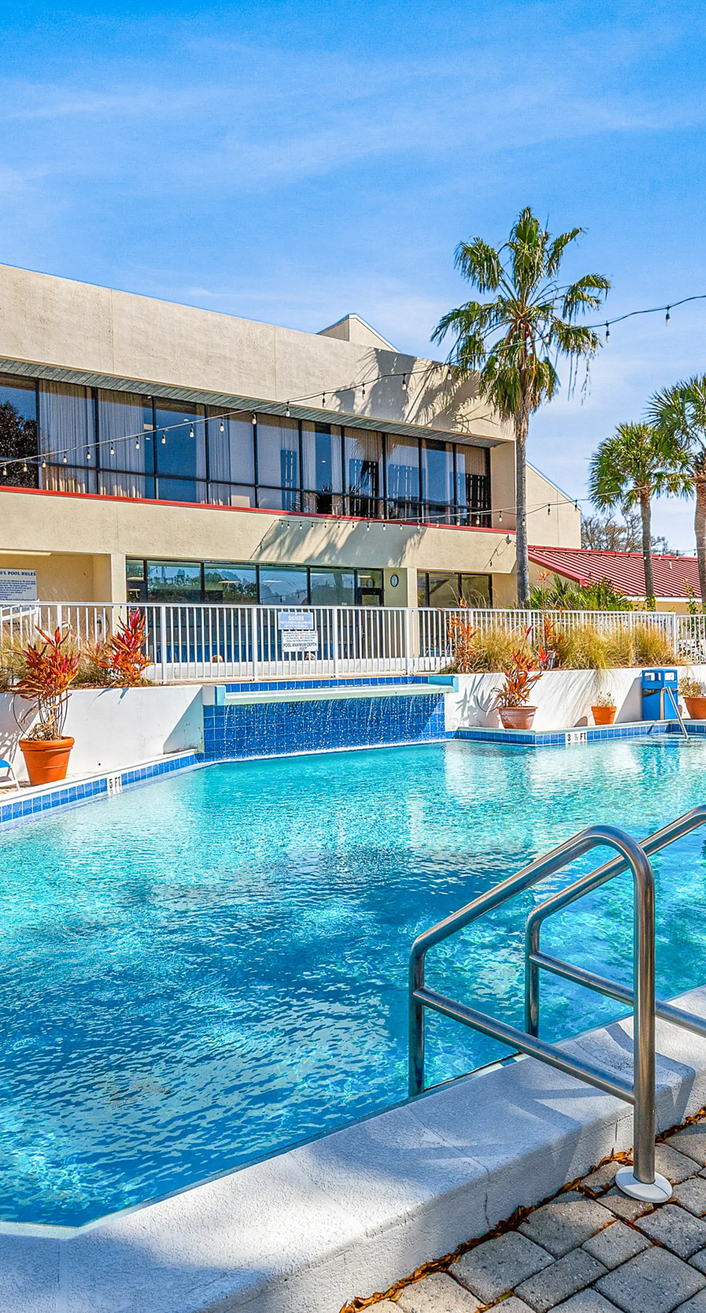 Spacious Condo with Pool and Resort Amenities