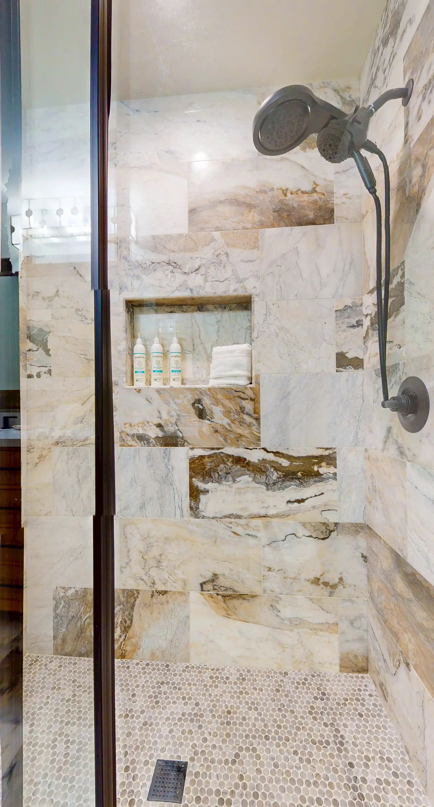 Spacious Condo with Pool and Resort Amenities