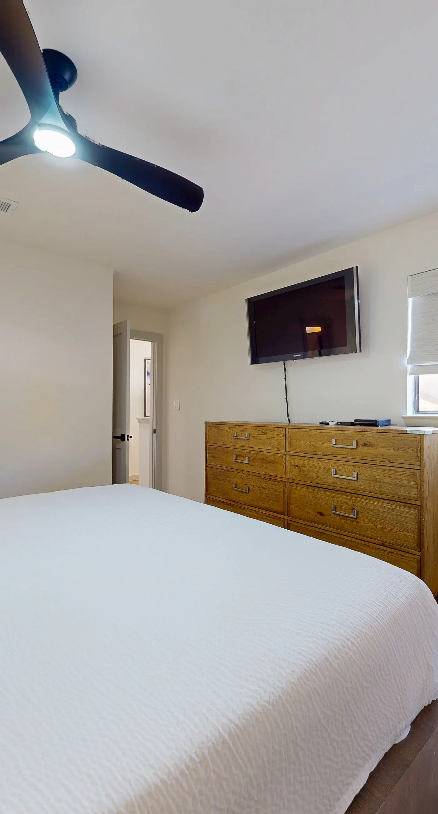 Spacious Condo with Pool and Resort Amenities