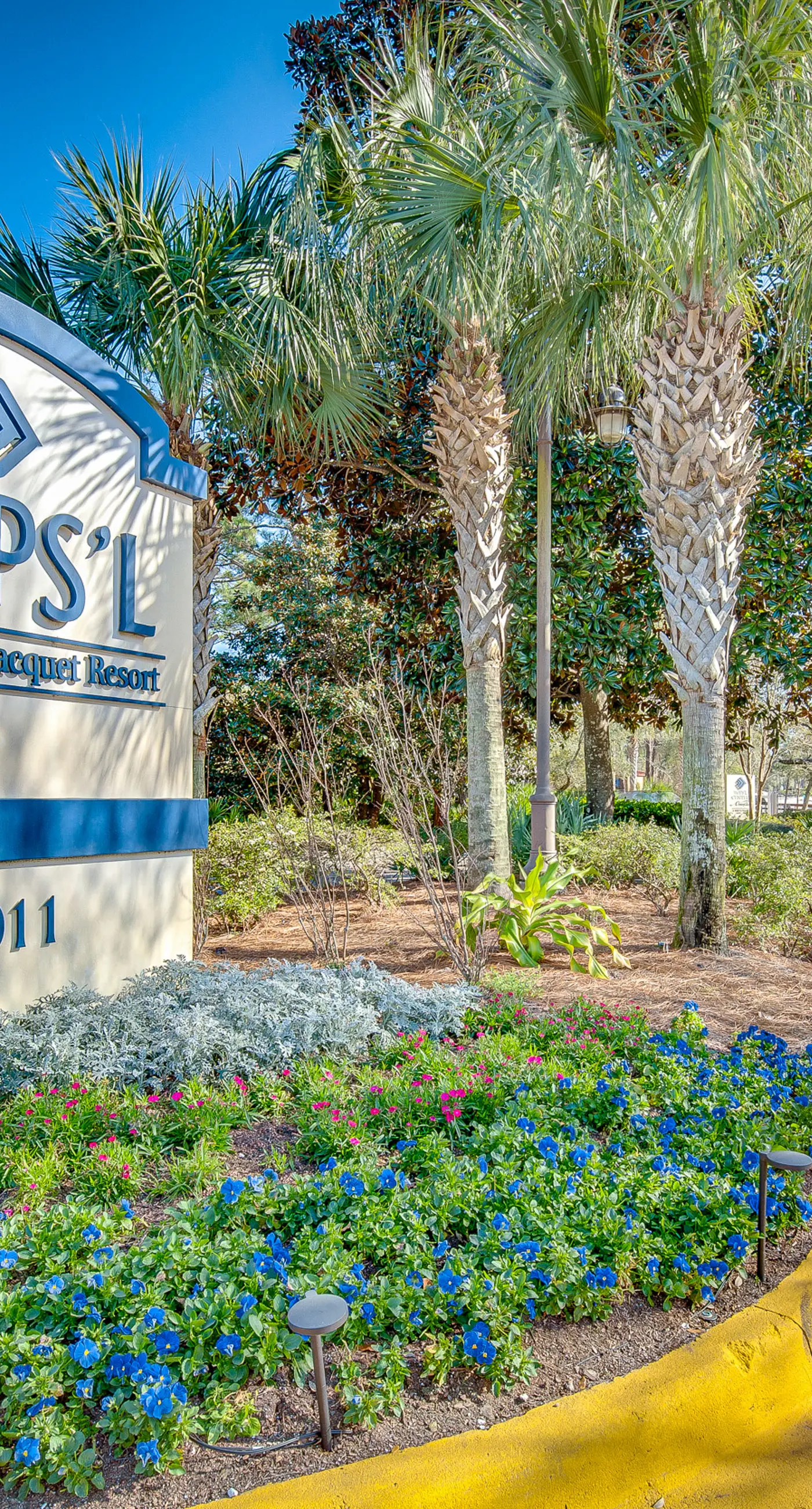 Spacious Condo with Pool and Resort Amenities