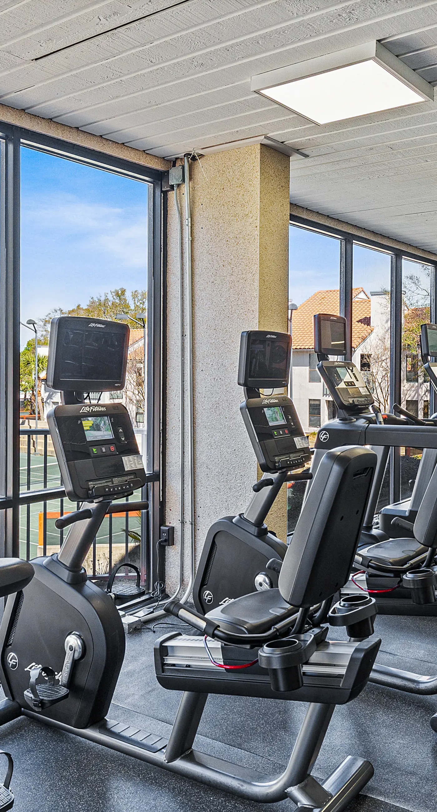 Spacious Condo with Pool and Resort Amenities