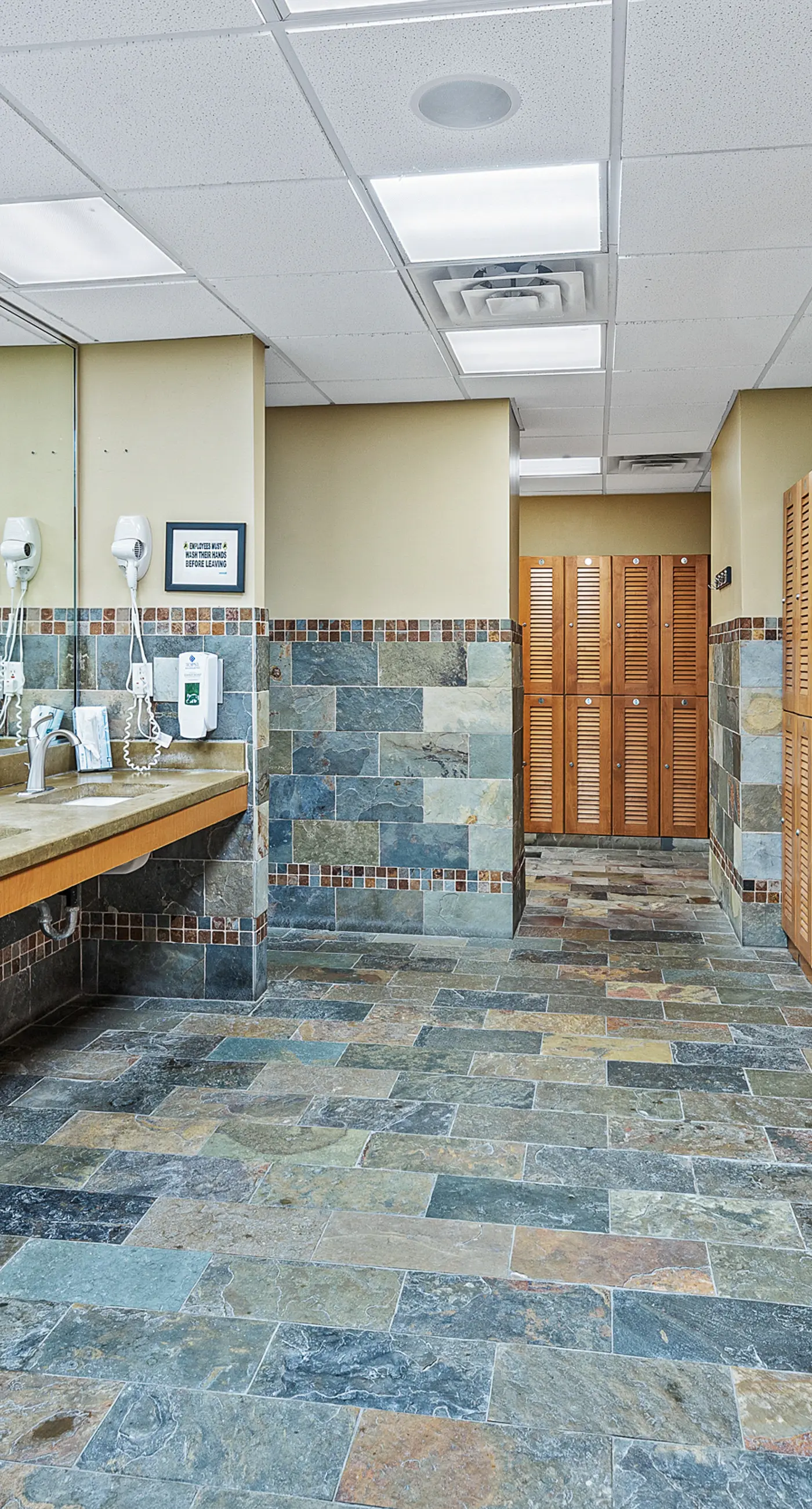 Spacious Condo with Pool and Resort Amenities