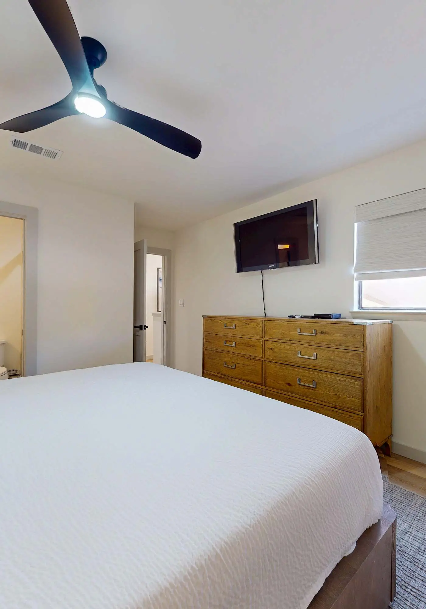 Steps to beach, private tennis & pool access