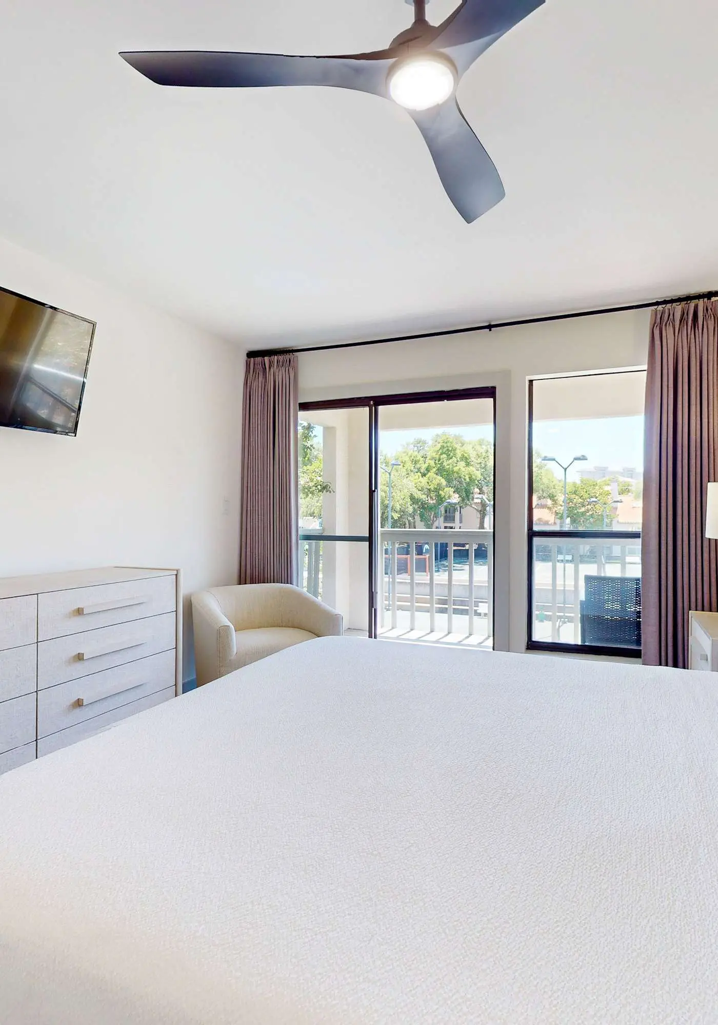 Steps to beach, private tennis & pool access
