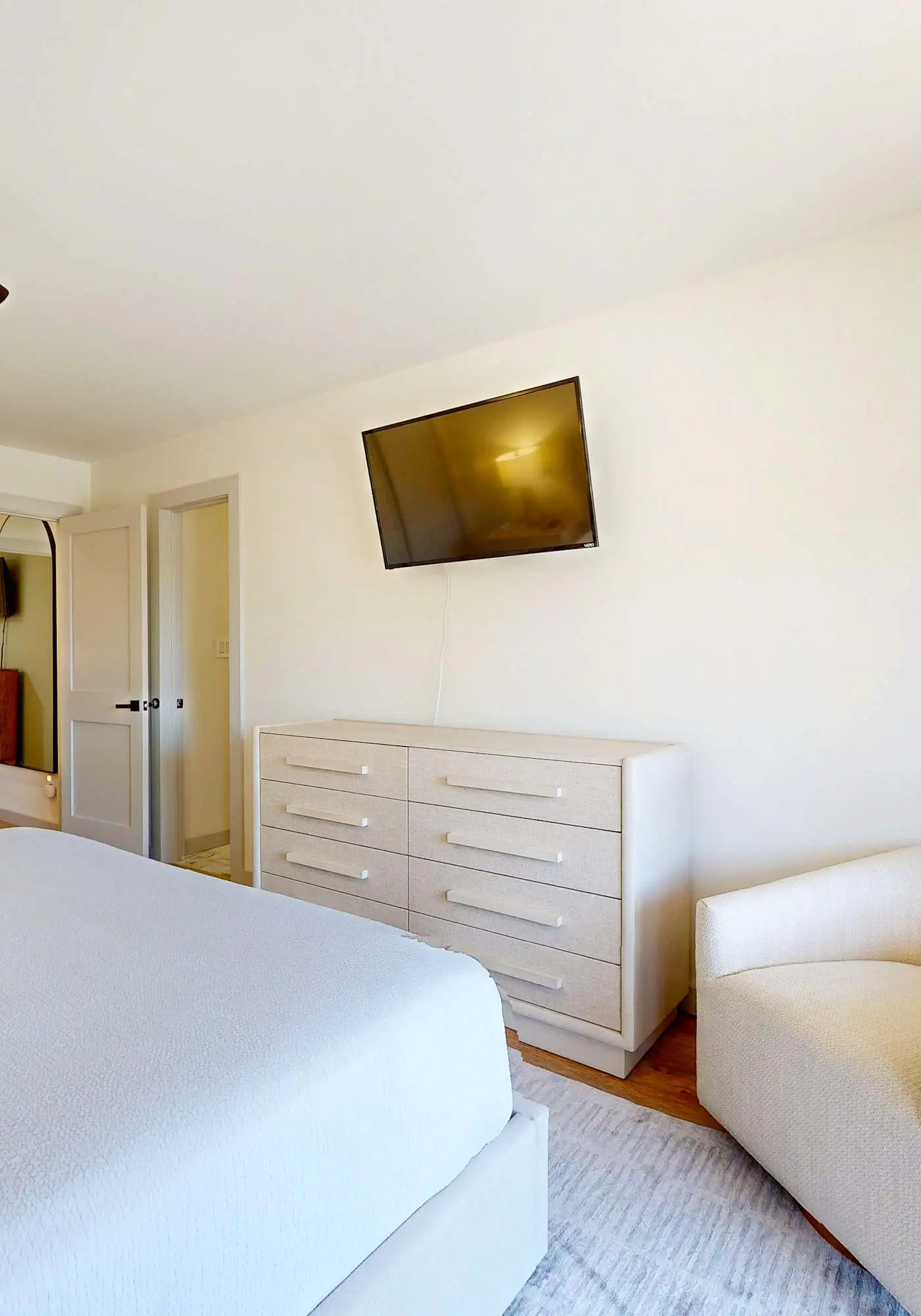Steps to beach, private tennis & pool access