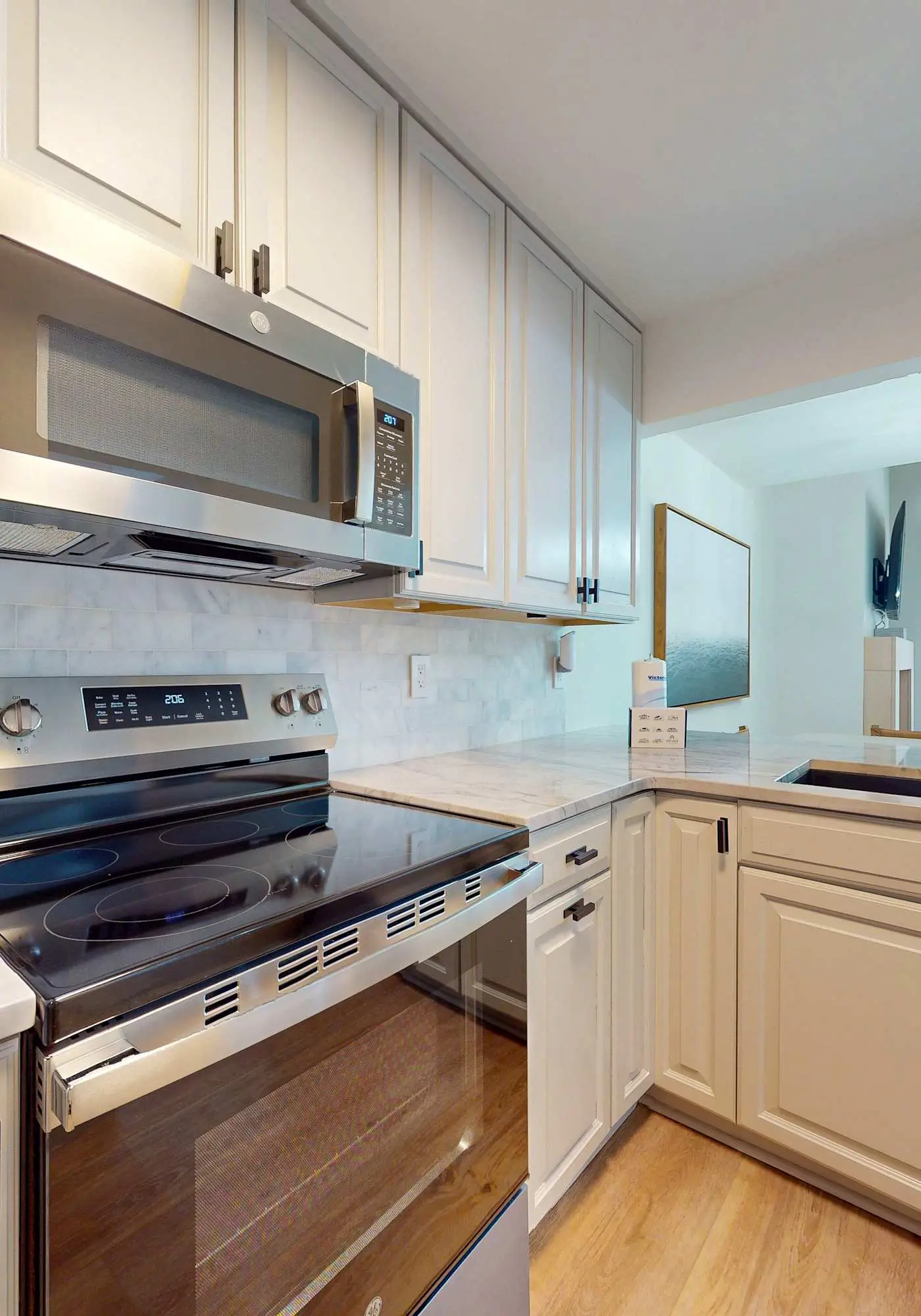 Steps to beach, private tennis & pool access