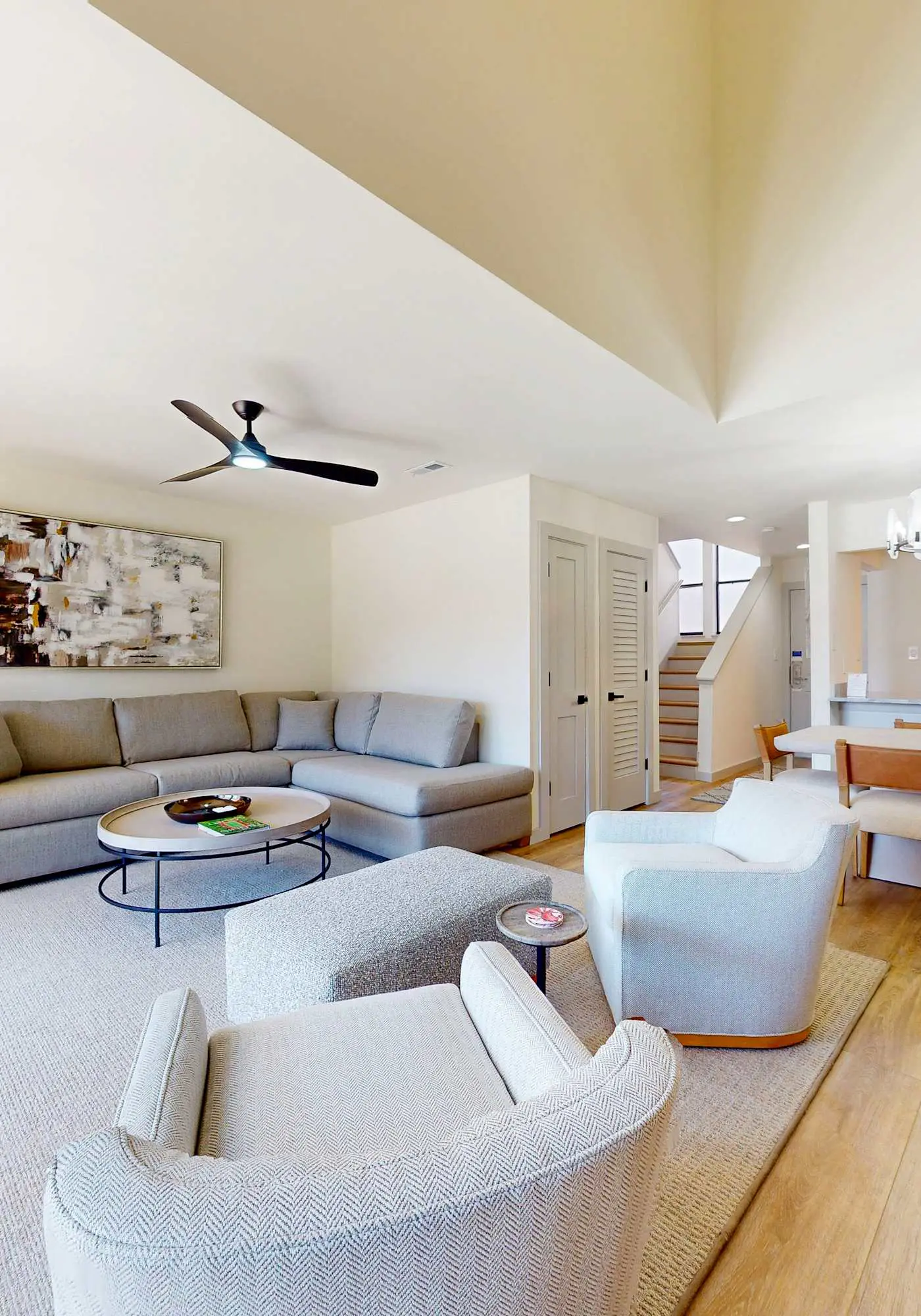 Steps to beach, private tennis & pool access