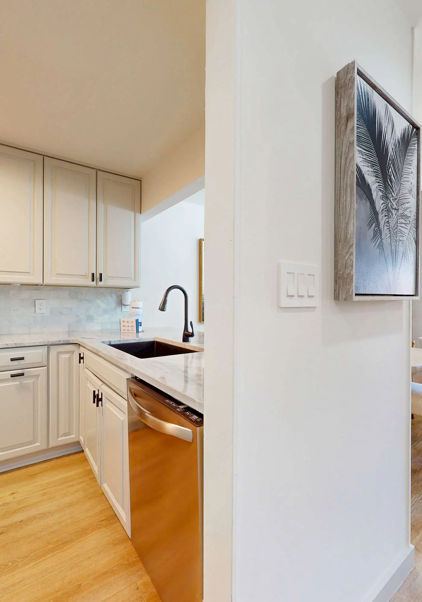 Steps to beach, private tennis & pool access