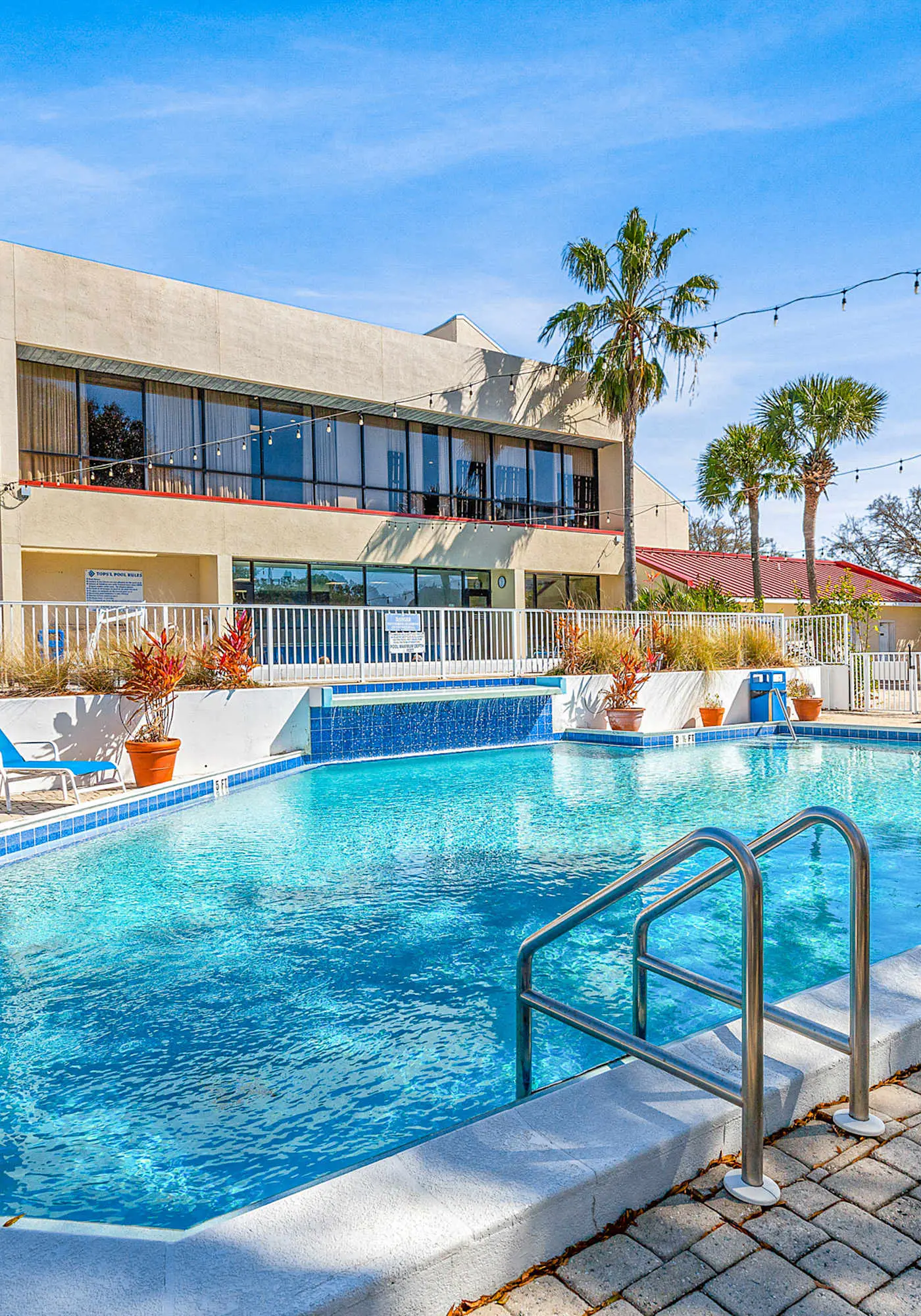 Steps to beach, private tennis & pool access