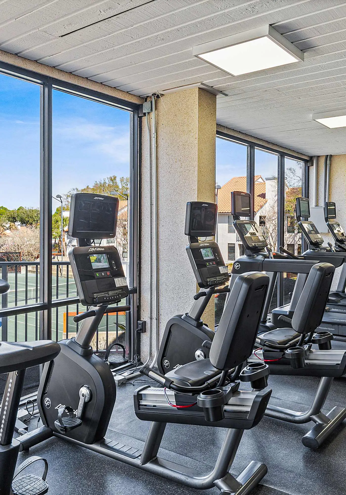 Steps to beach, private tennis & pool access
