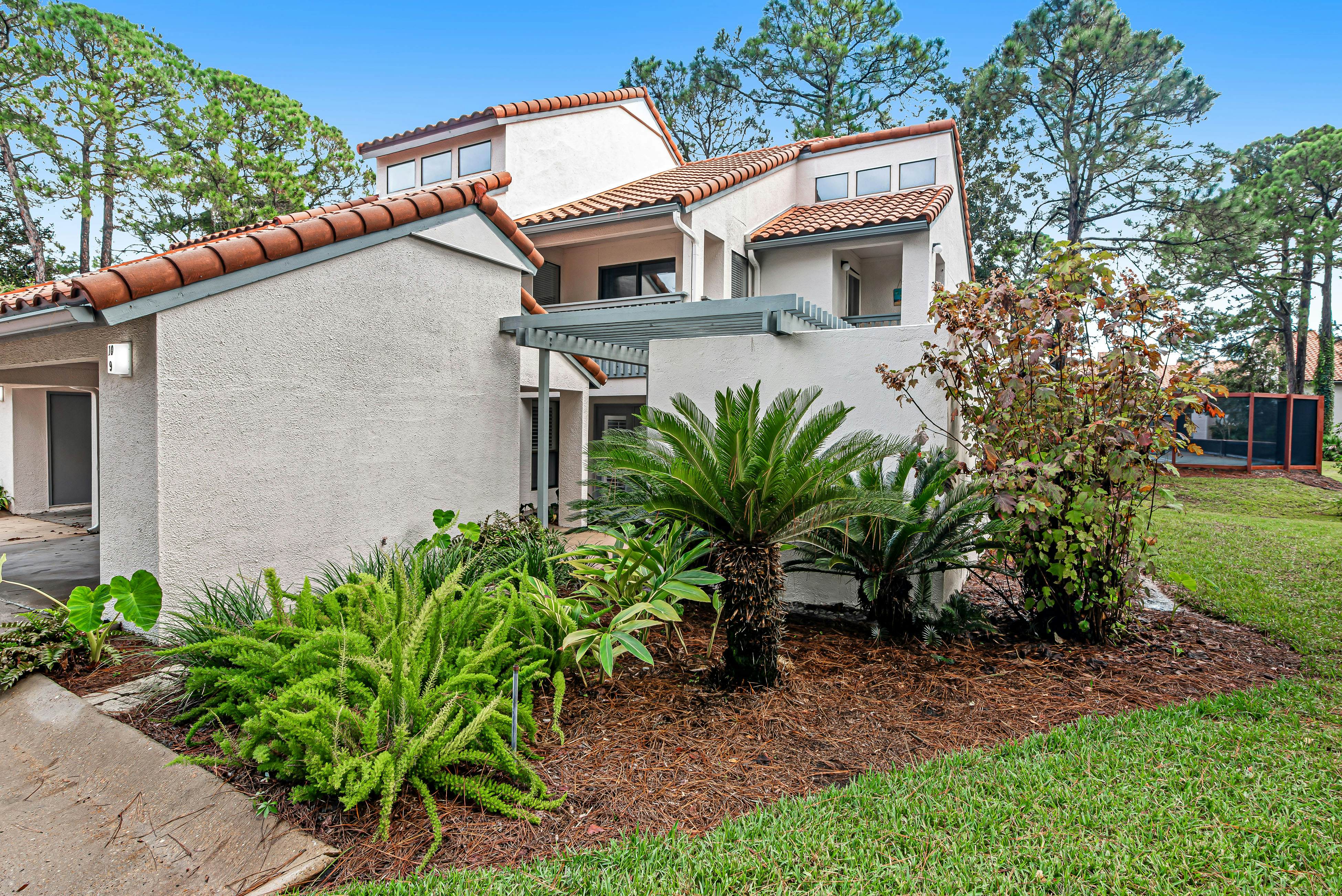 Bright and airy retreat with outdoor pool, sauna, tennis, and basketball