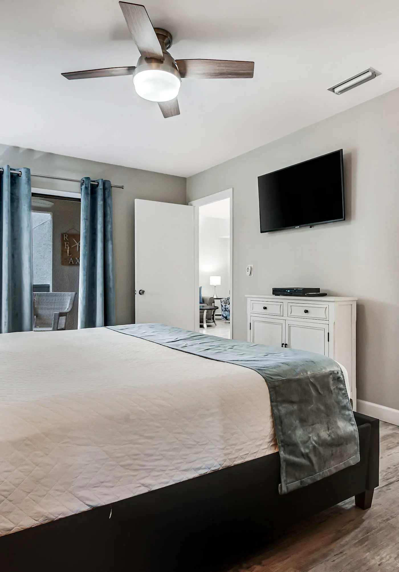 Exclusive 2BR: Beach, Pool & Tennis