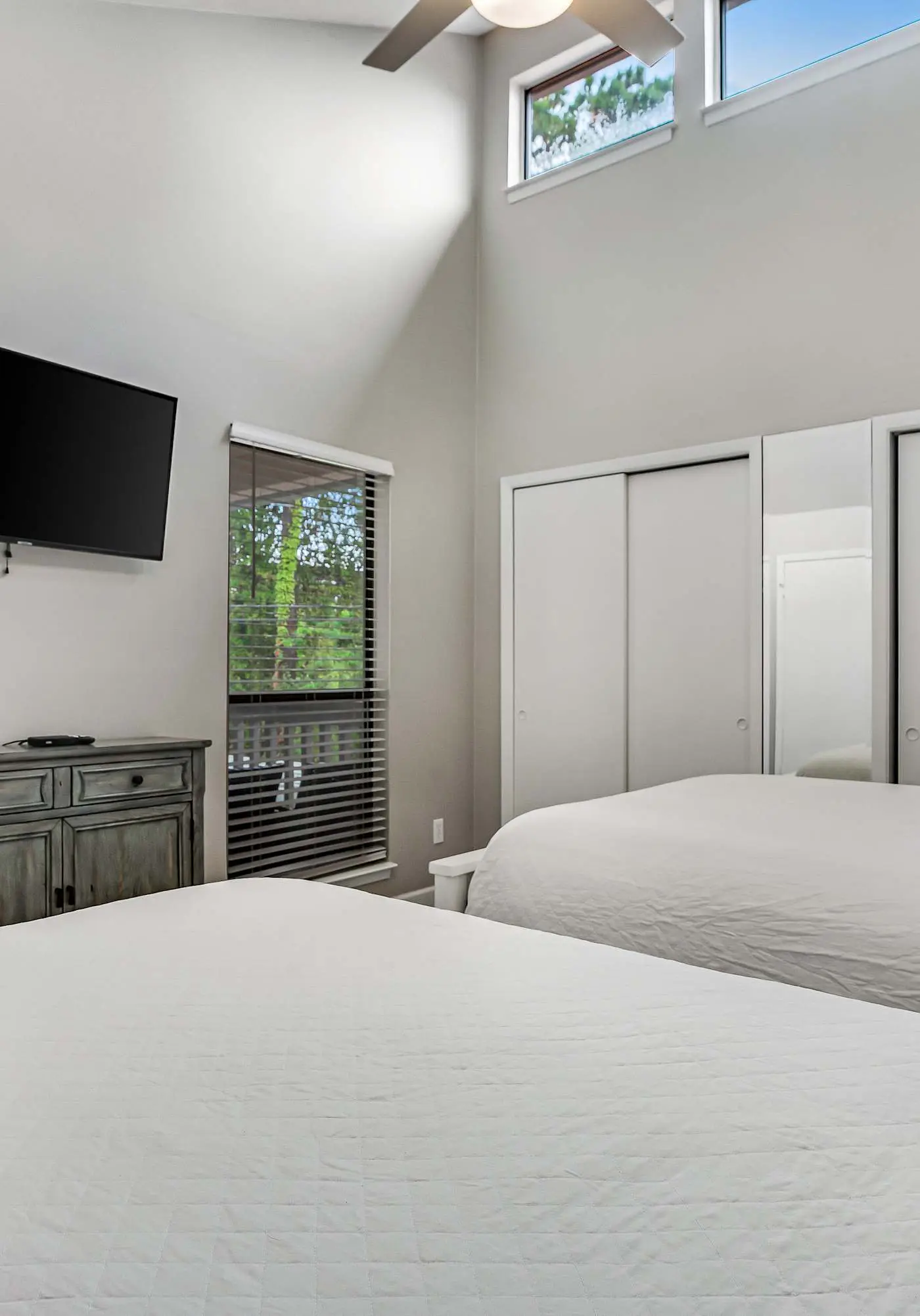 Exclusive 2BR: Beach, Pool & Tennis