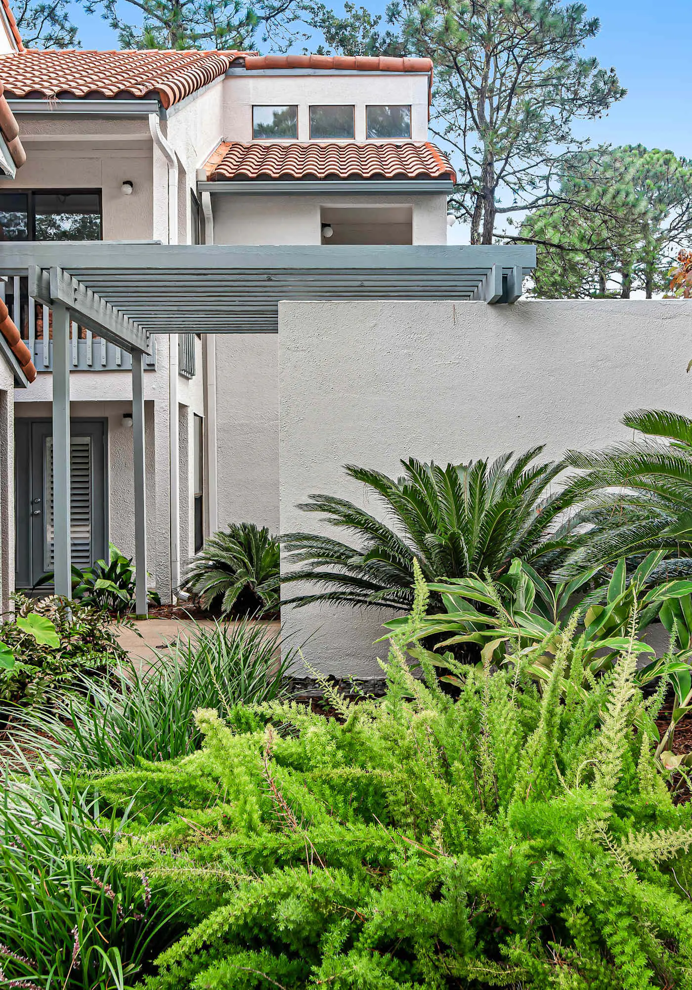 Exclusive 2BR: Beach, Pool & Tennis