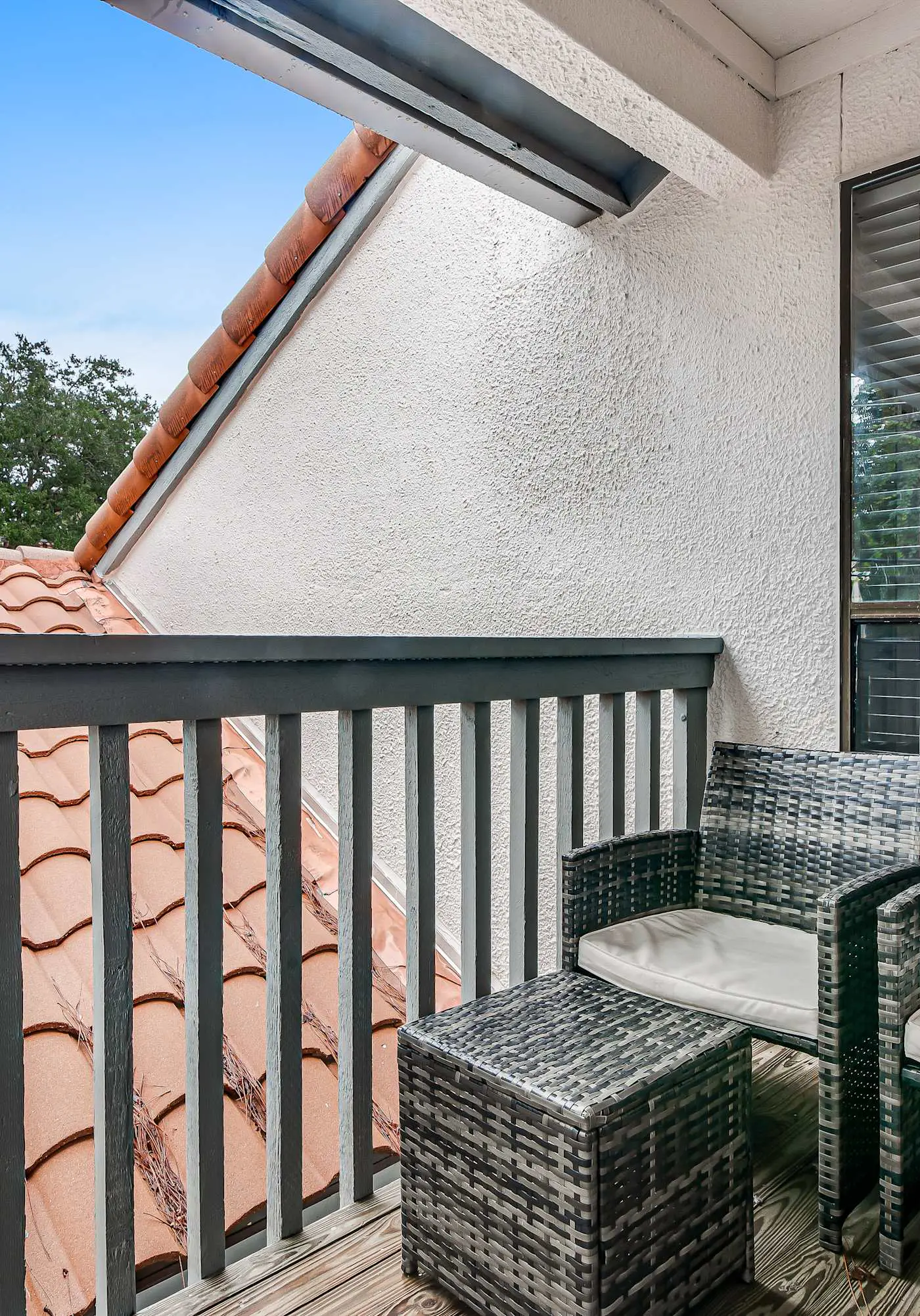 Exclusive 2BR: Beach, Pool & Tennis