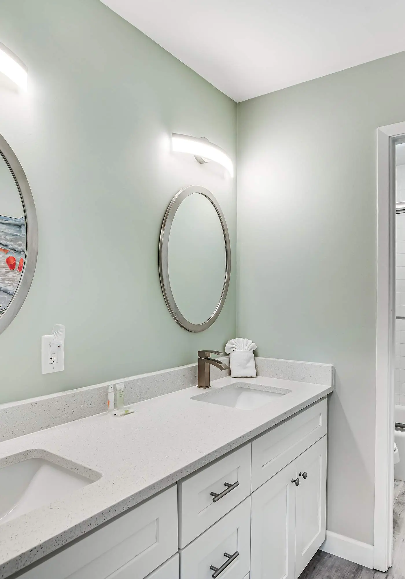 Exclusive 2BR: Beach, Pool & Tennis
