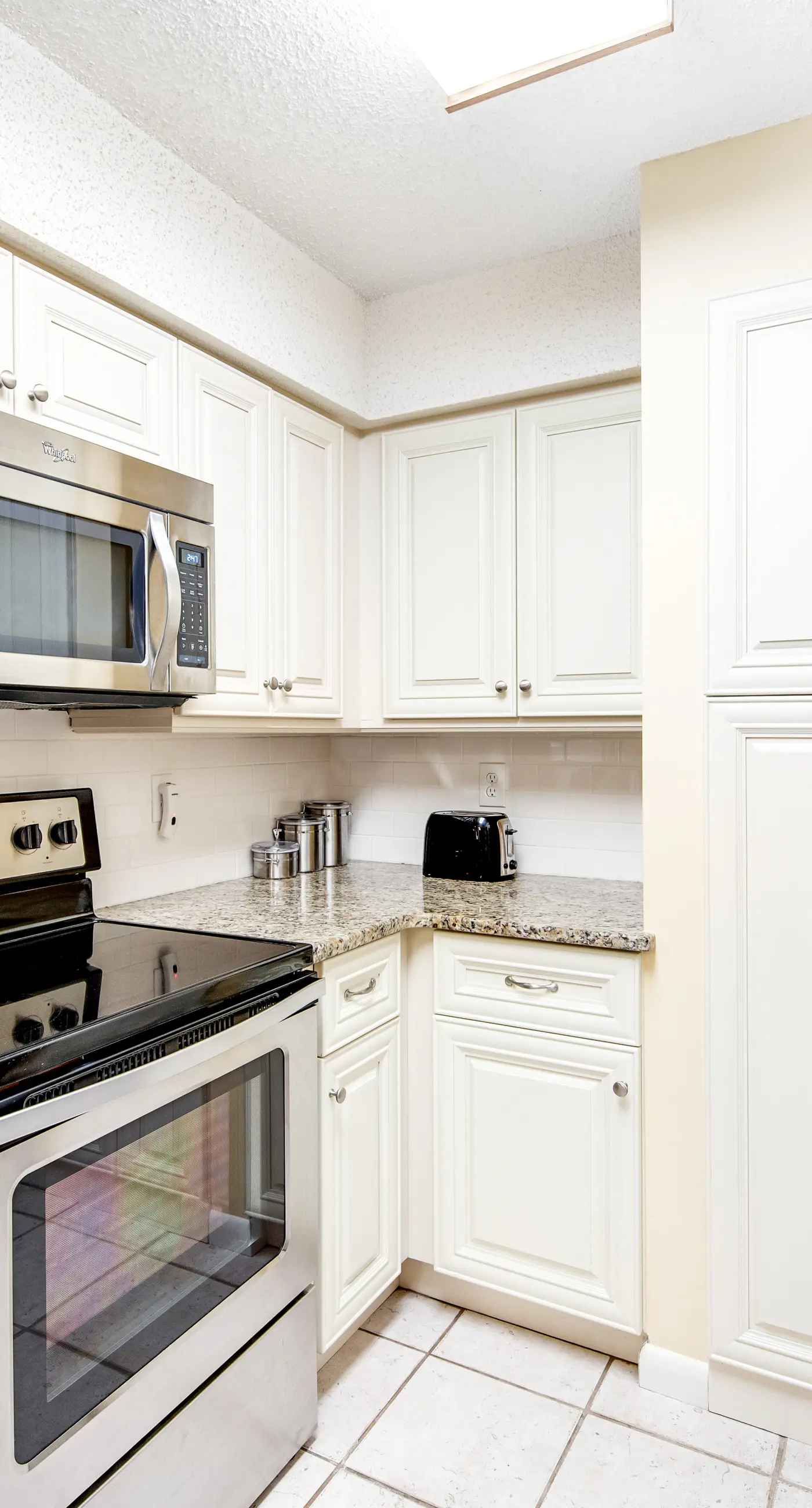 2BR villa: steps to beach & tennis courts