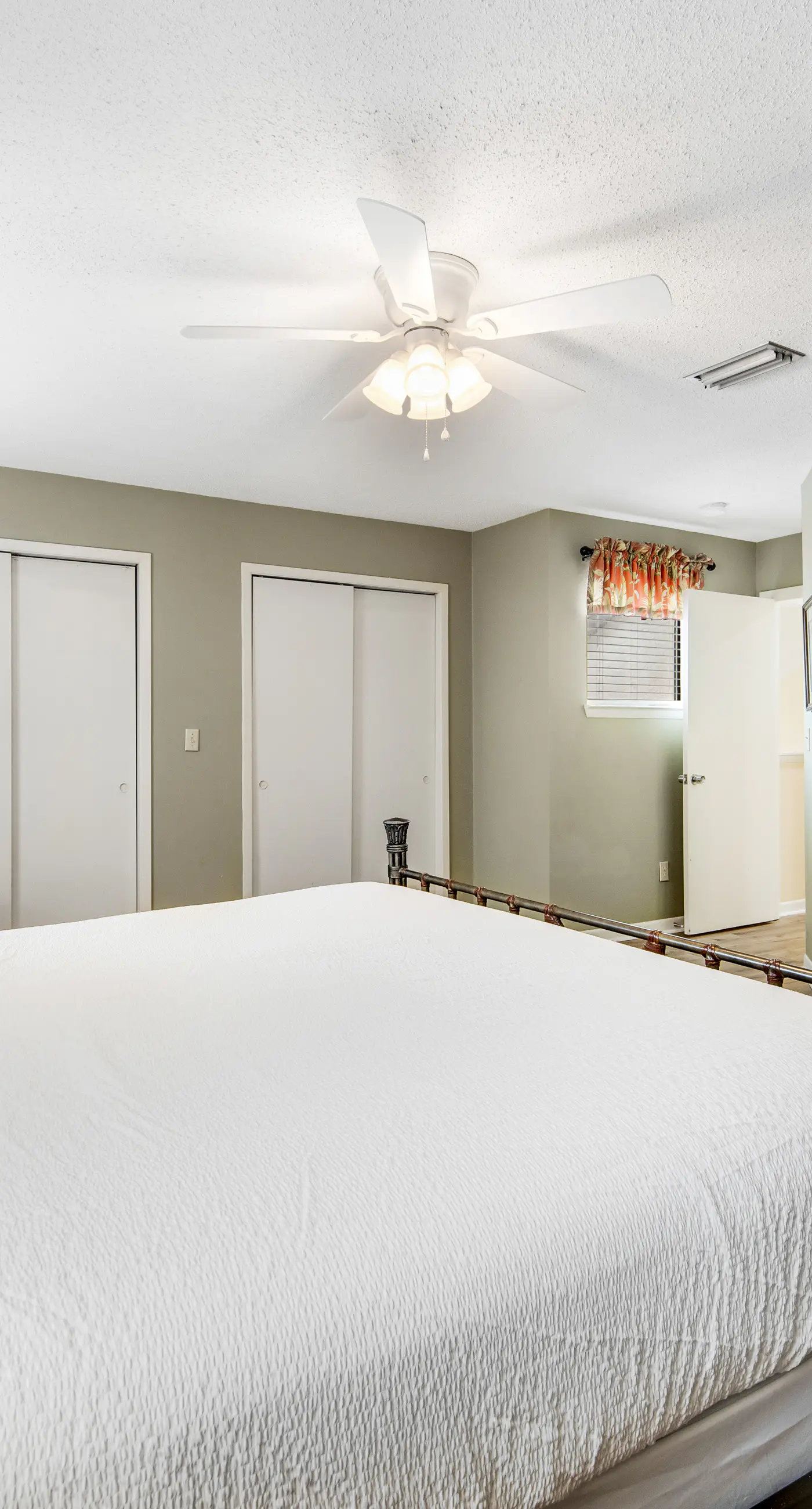 2BR villa: steps to beach & tennis courts