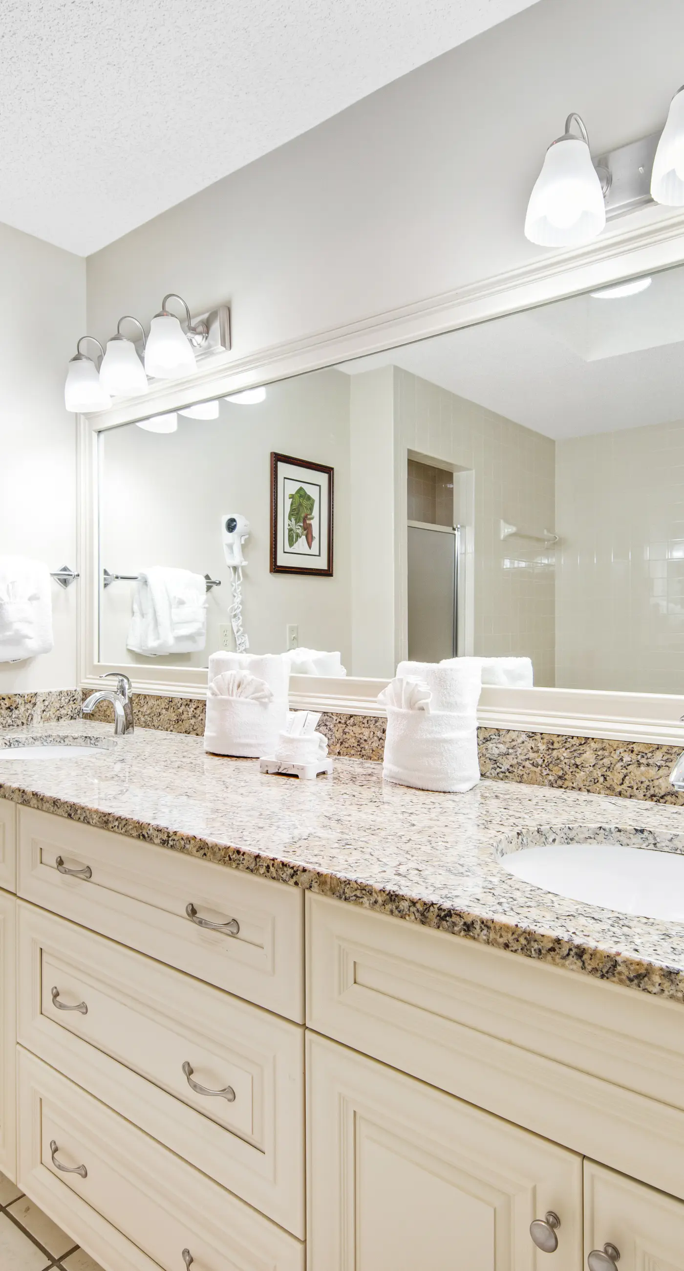 2BR villa: steps to beach & tennis courts