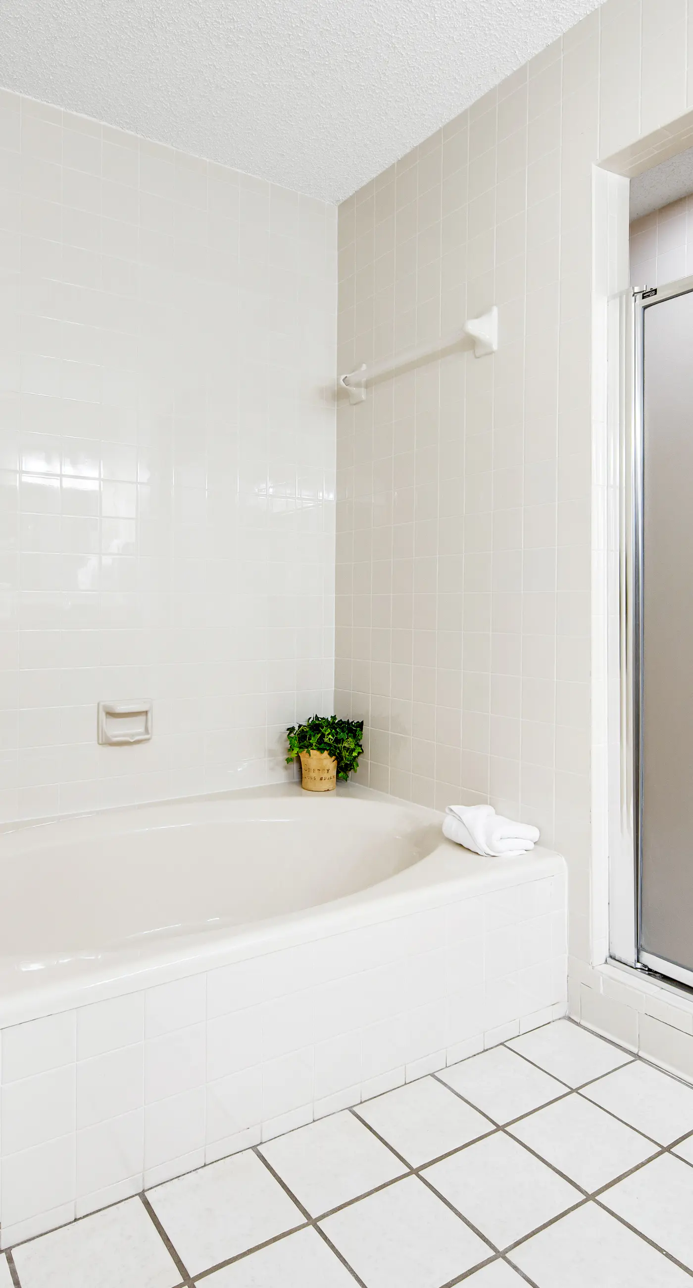 2BR villa: steps to beach & tennis courts