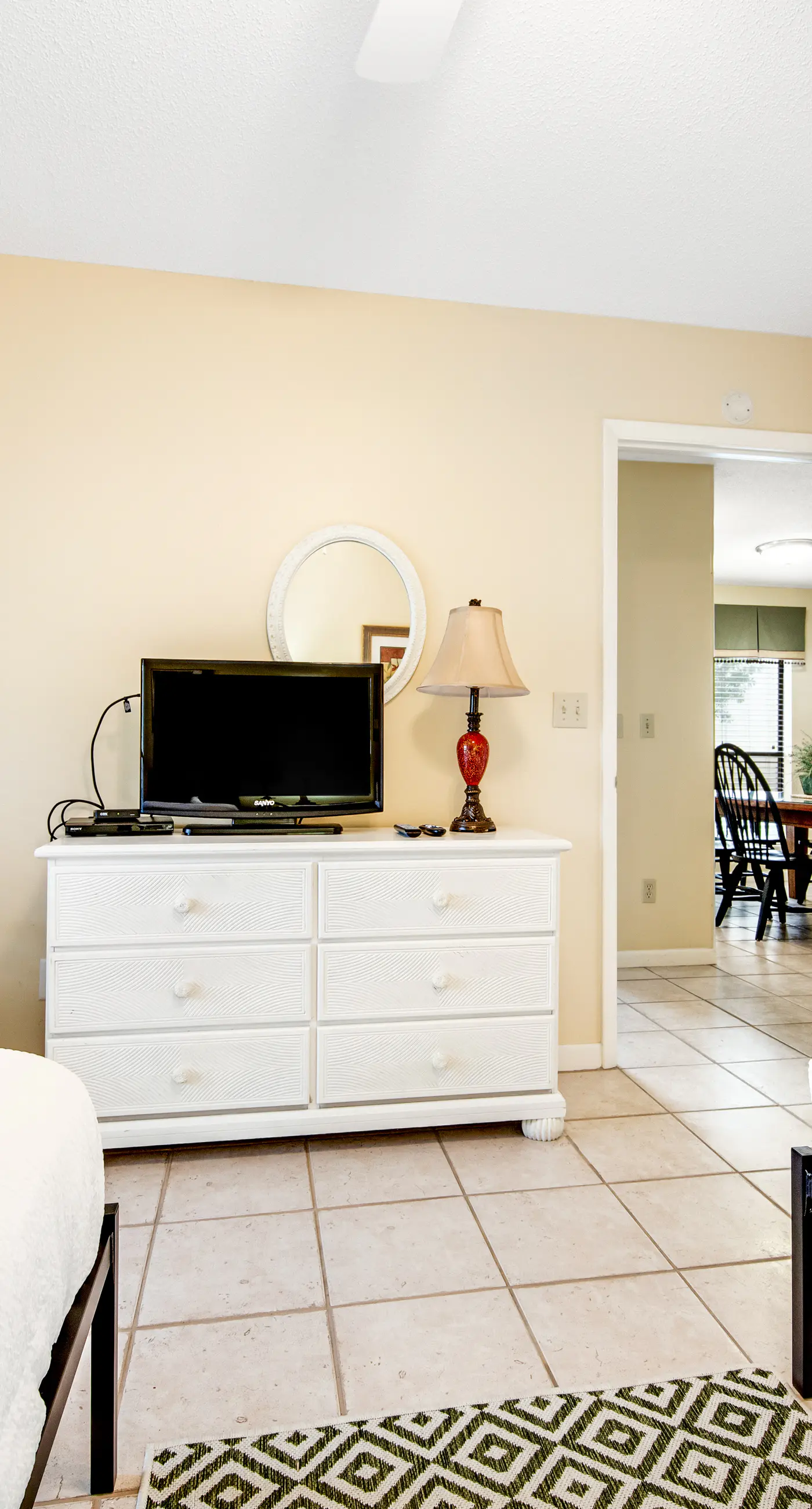 2BR villa: steps to beach & tennis courts