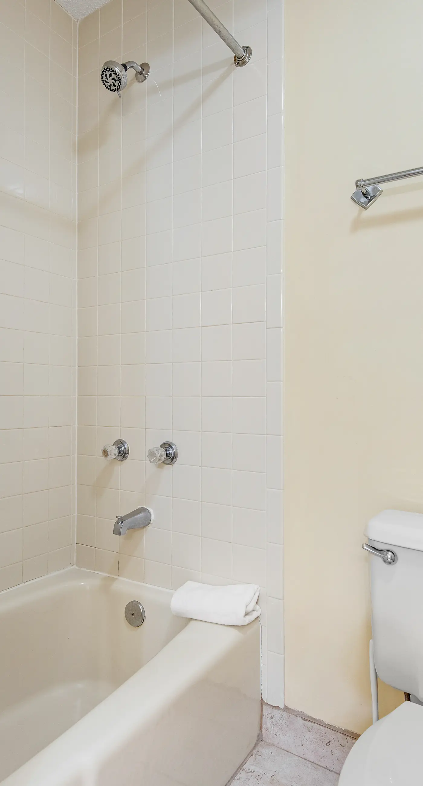 2BR villa: steps to beach & tennis courts