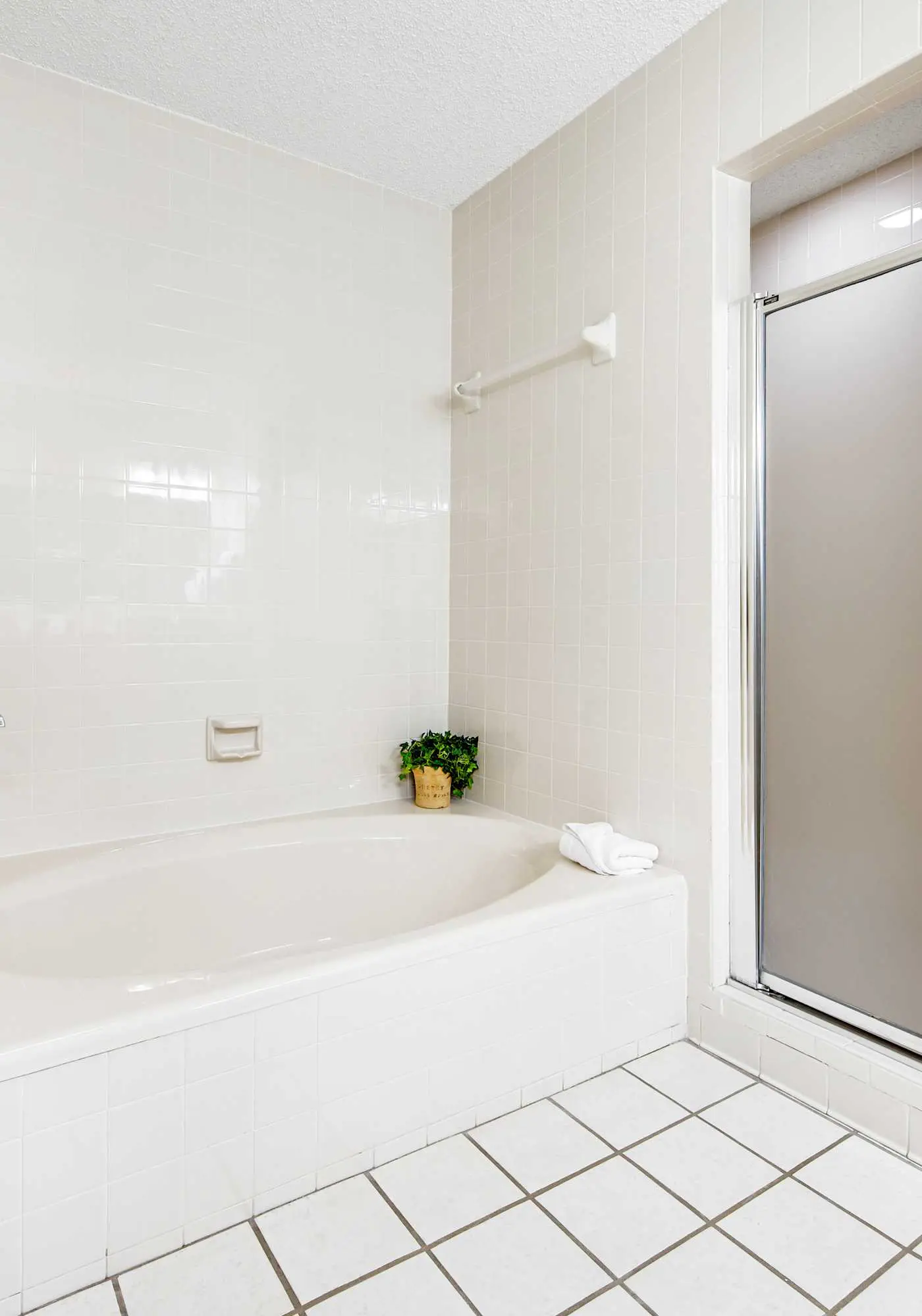 2BR villa: steps to beach & tennis courts