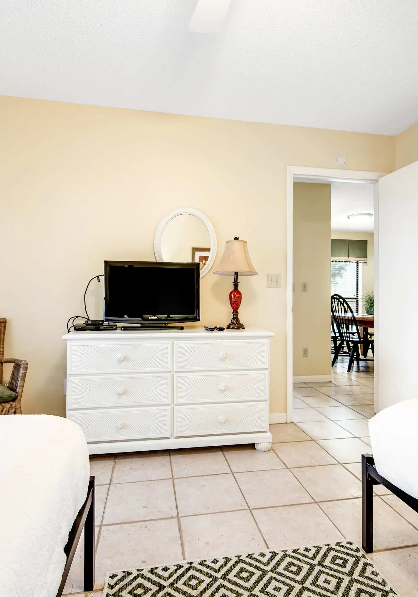 2BR villa: steps to beach & tennis courts
