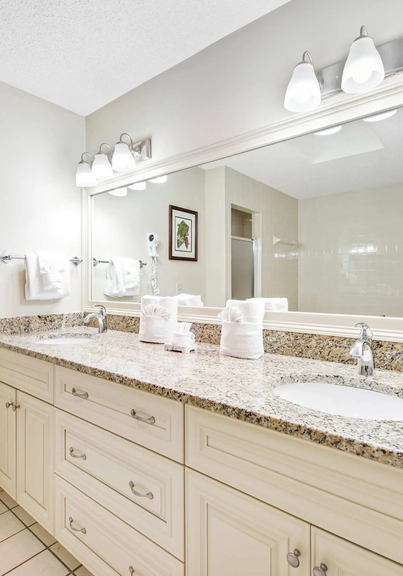 2BR villa: steps to beach & tennis courts