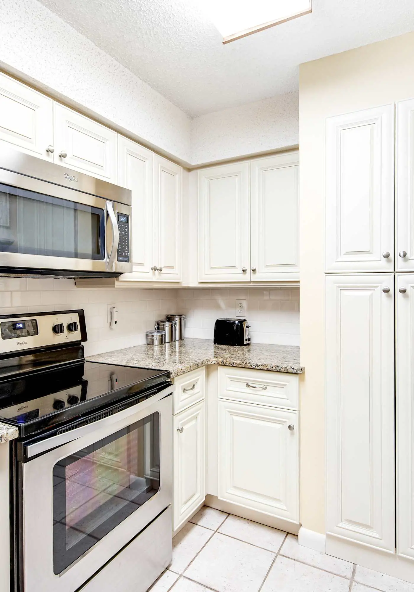 2BR villa: steps to beach & tennis courts